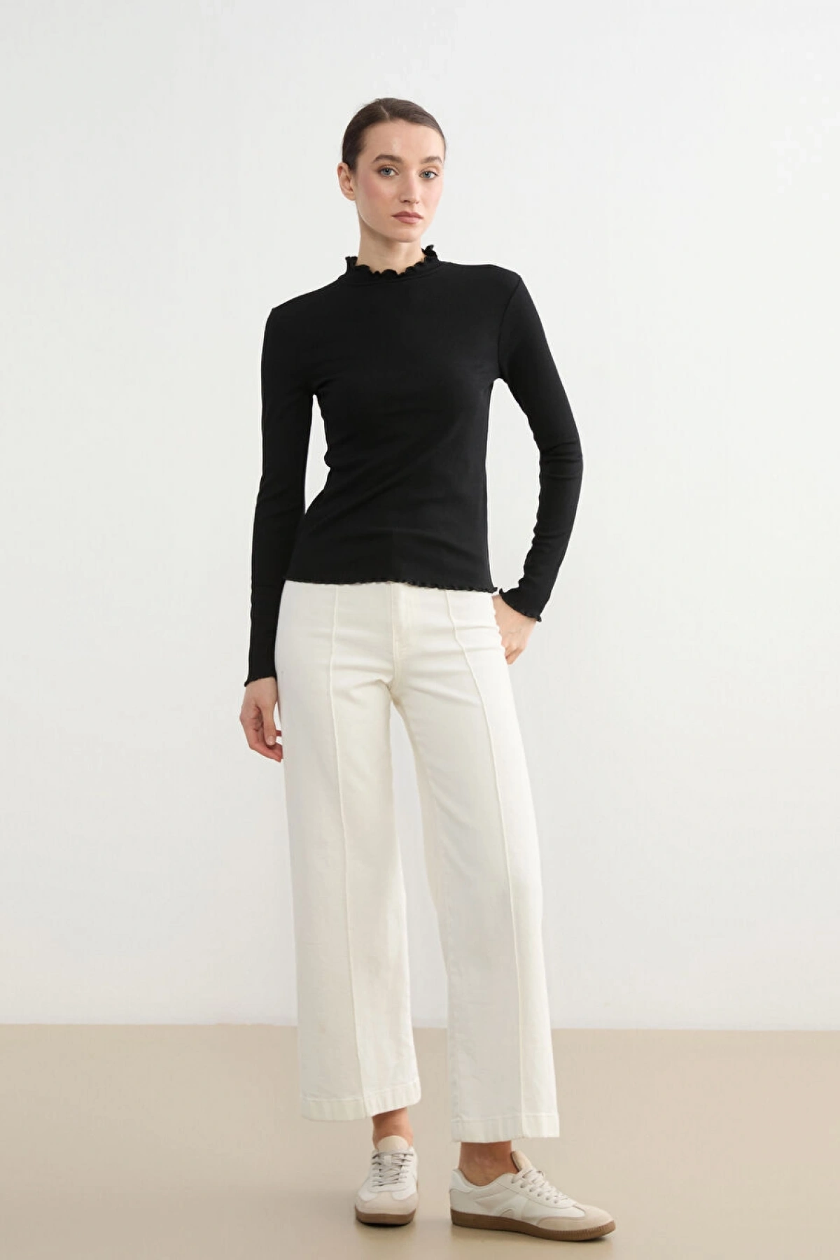 LCW Modest Siyah Fırfırlı Dik Yaka Kadın Body