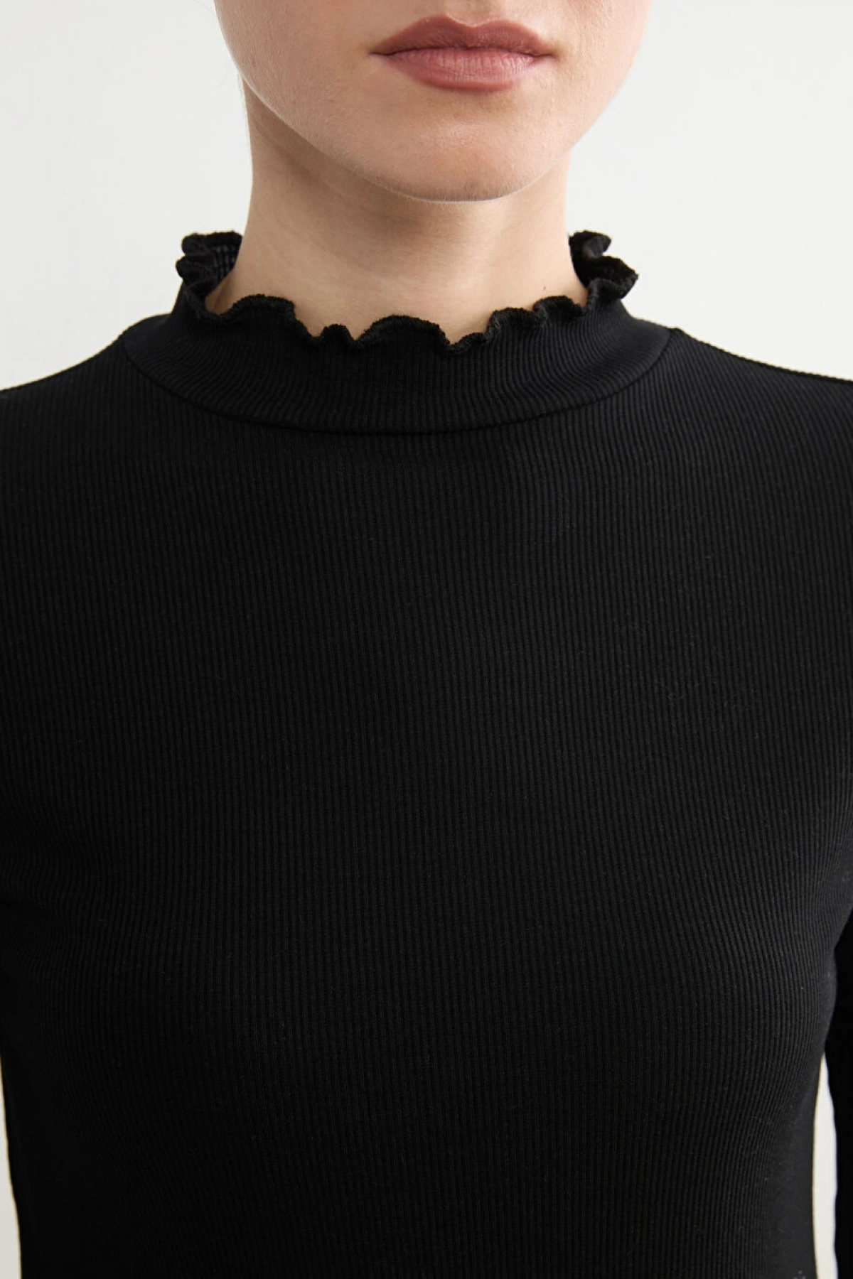 LCW Modest Siyah Fırfırlı Dik Yaka Kadın Body