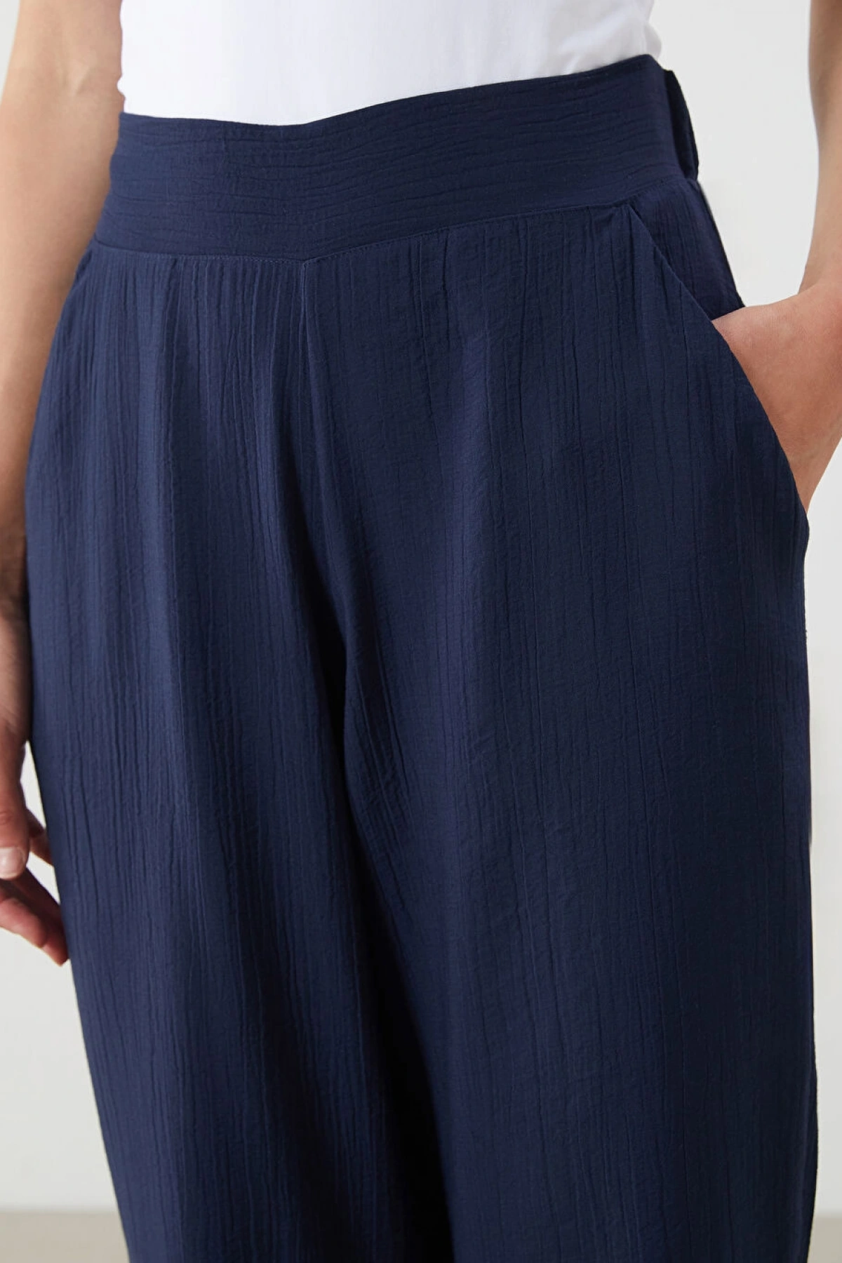 LCWAIKIKI Classic Lacivert Beli Lastikli Dokulu Kadın Pantolon