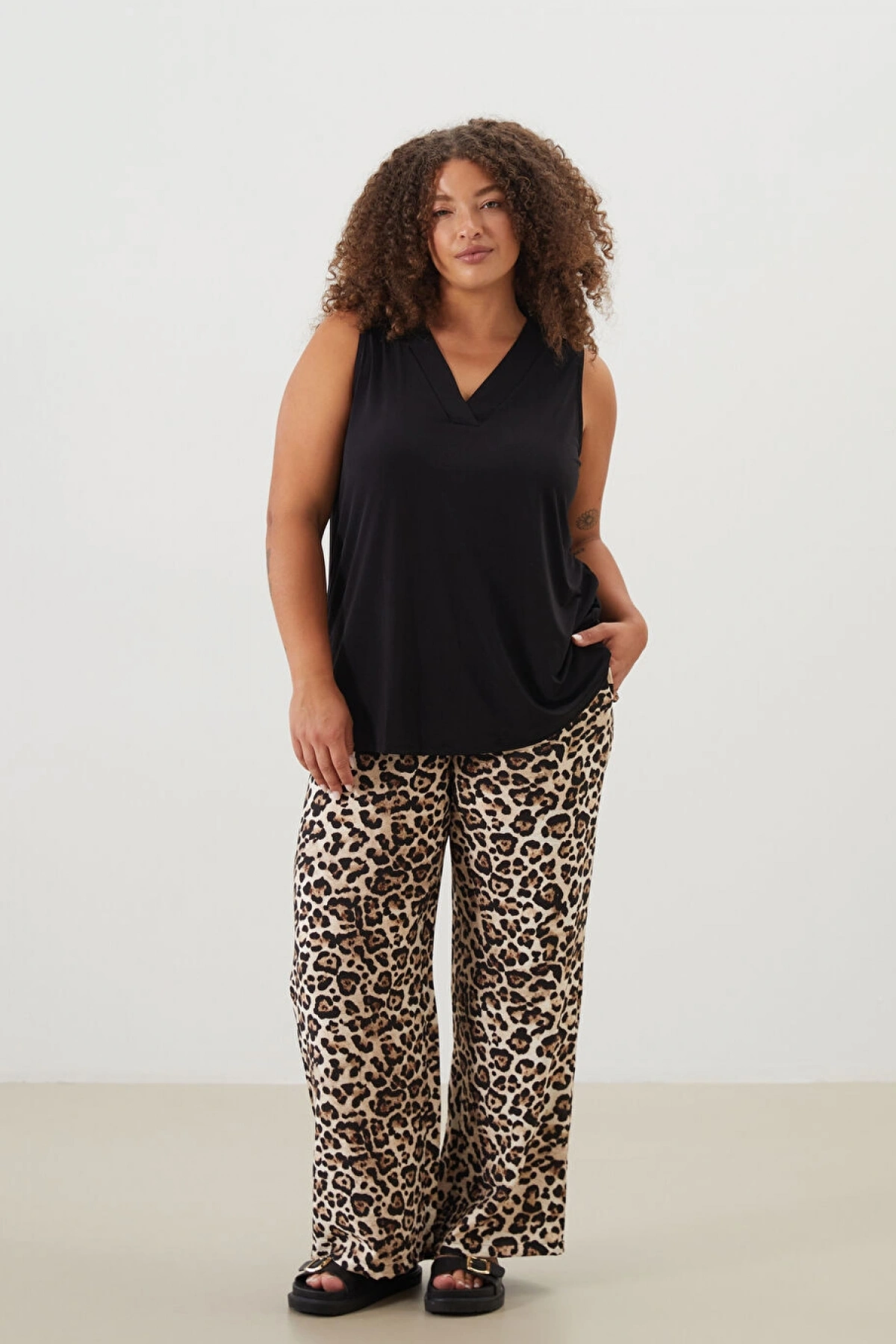 LCWAIKIKI Classic Siyah Beli Lastikli Leopar Desenli Kadın Pantolon