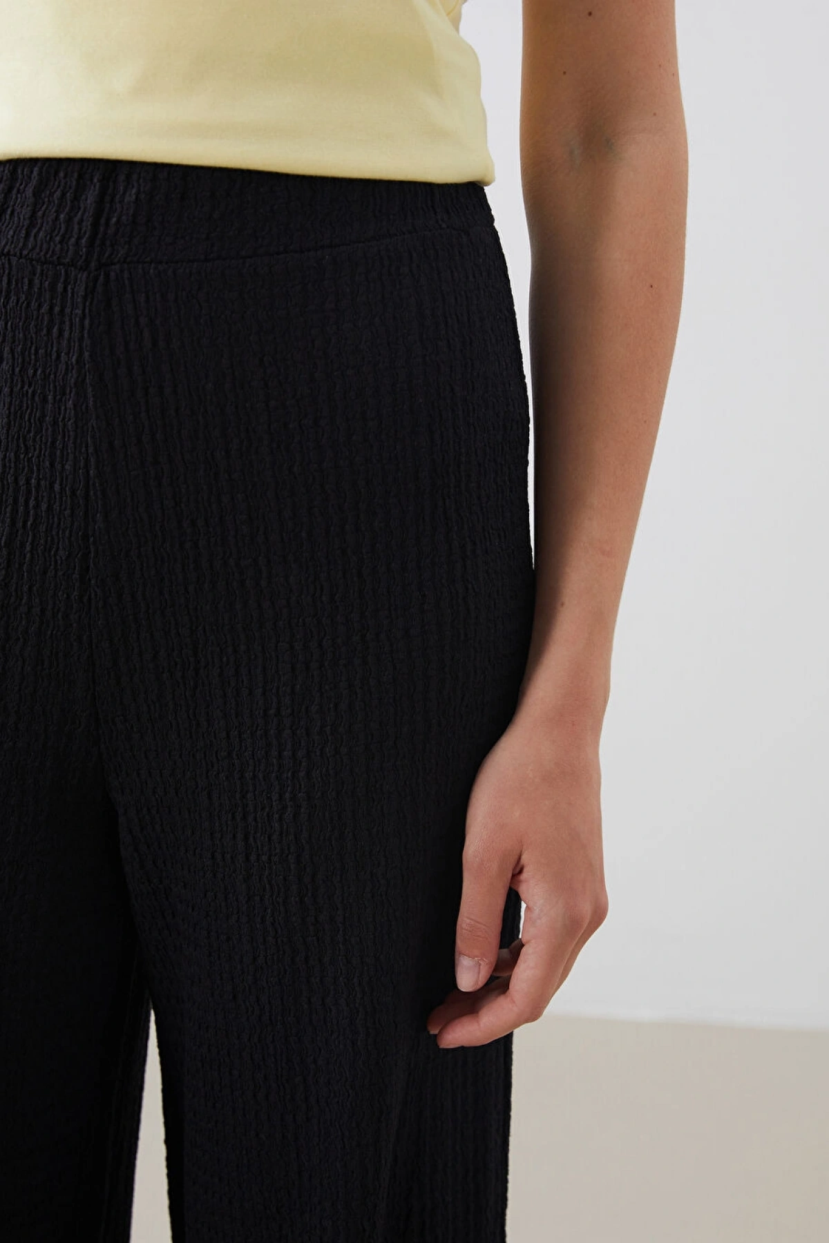 LCWAIKIKI Classic Siyah Beli Lastikli Dokulu Kadın Pantolon