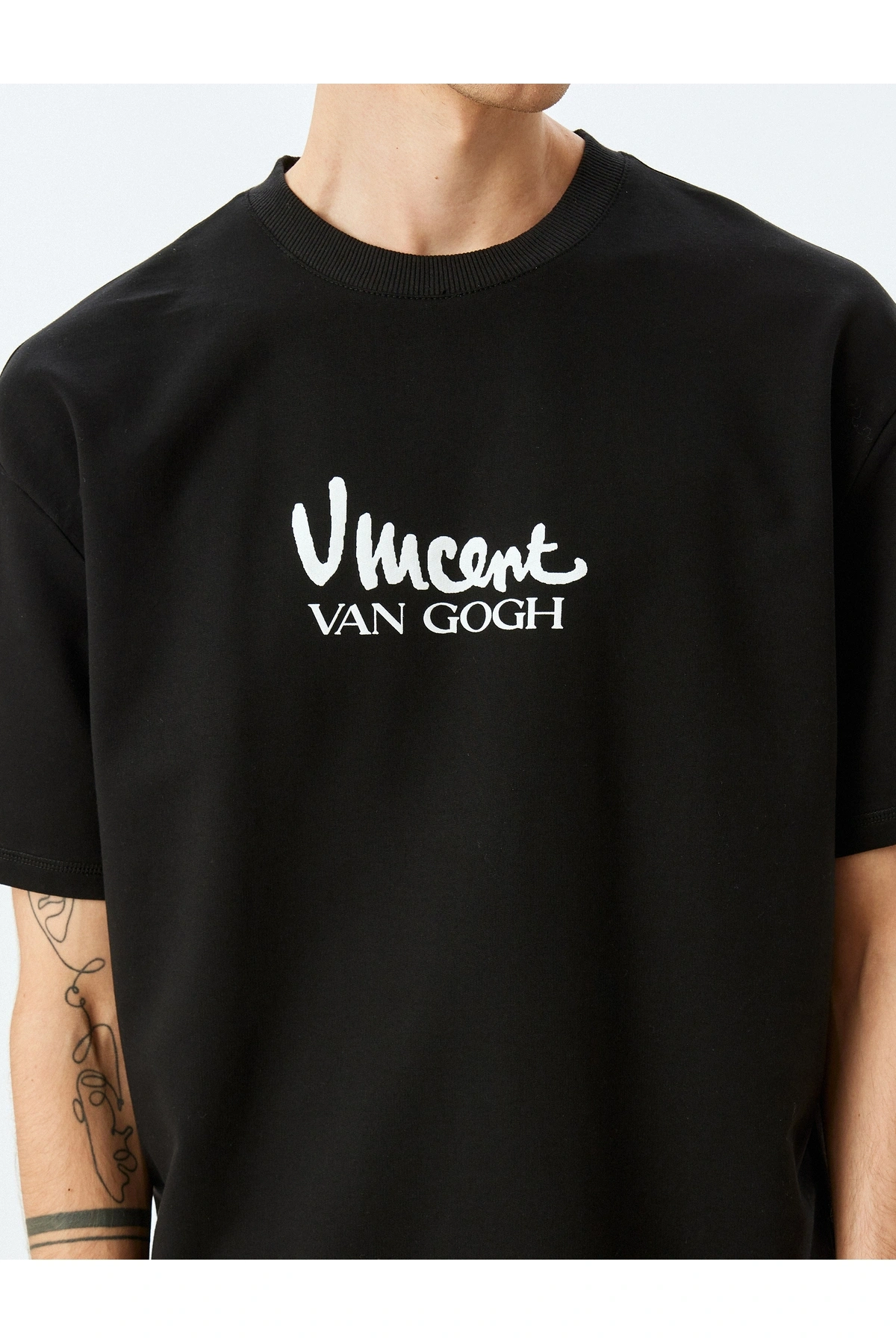 Koton Bisiklet Yaka Kısa Kollu Pamuklu Tok Kumaş Oversize Lisanslı Van Gogh Baskılı Tişört