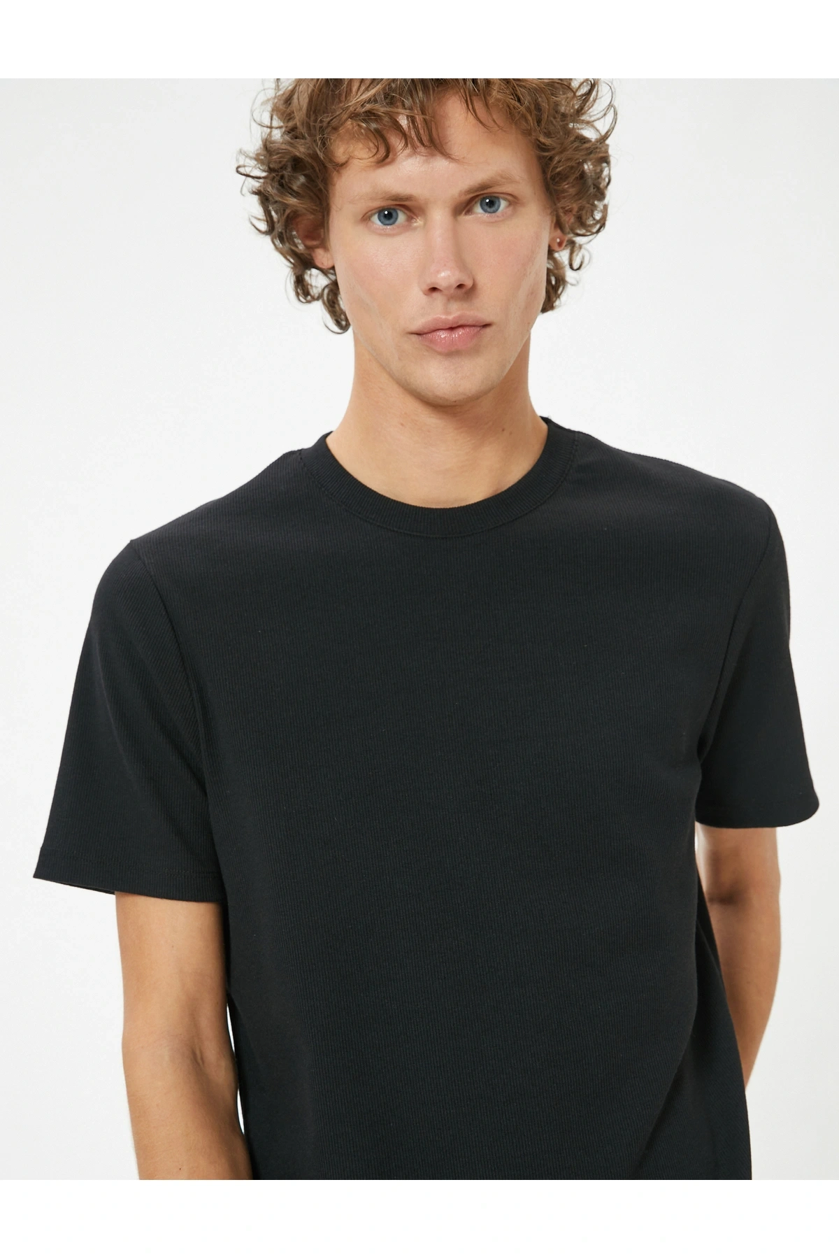 Basic Kısa Kollu Bisiklet Yaka Slim Fit Tişört