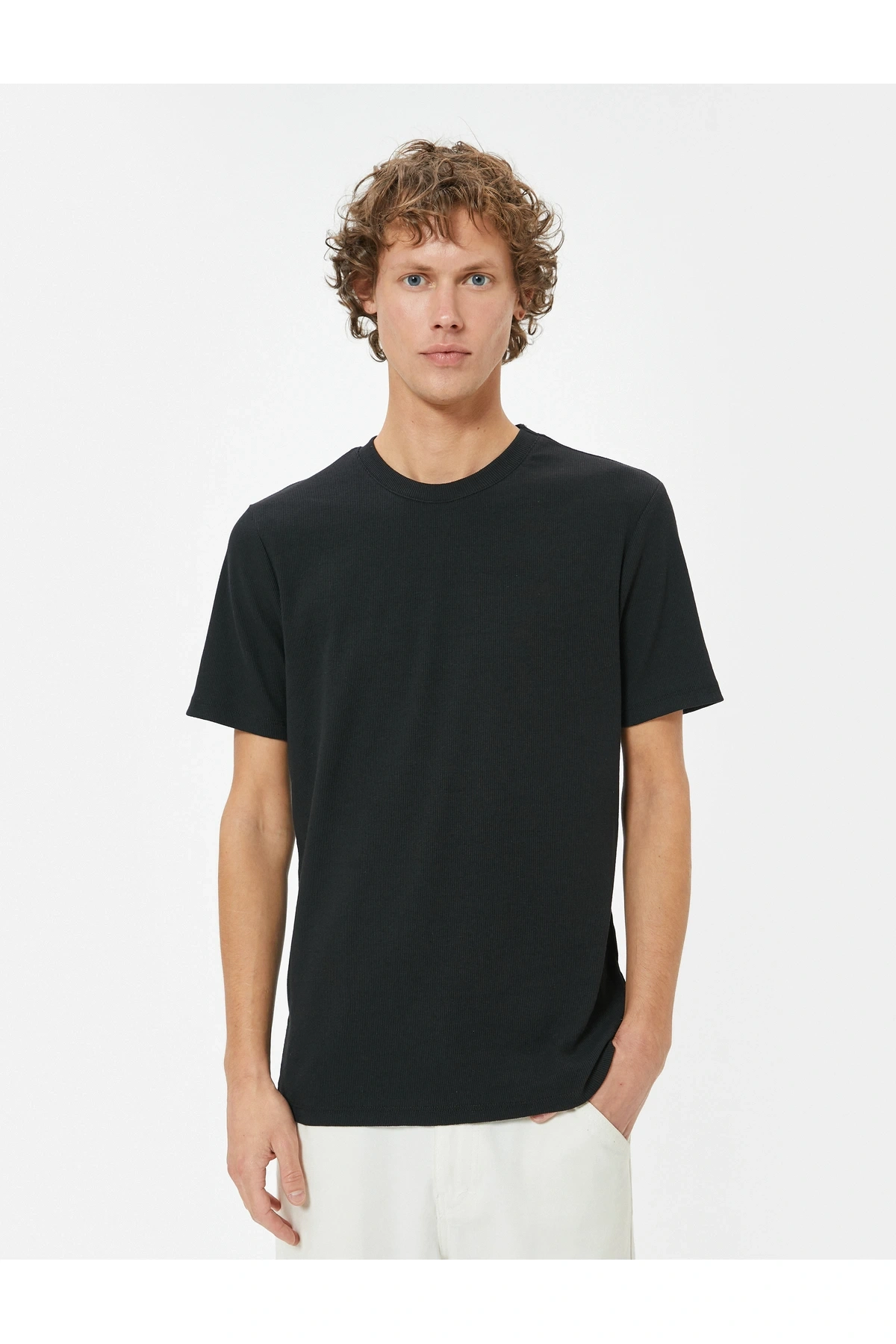 Basic Kısa Kollu Bisiklet Yaka Slim Fit Tişört