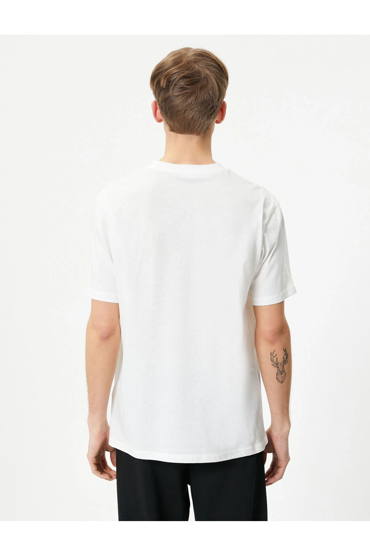 Basic Tişört Hafif Dik Yaka Tek Cep Detaylı Bisiklet Yaka Kısa Kollu