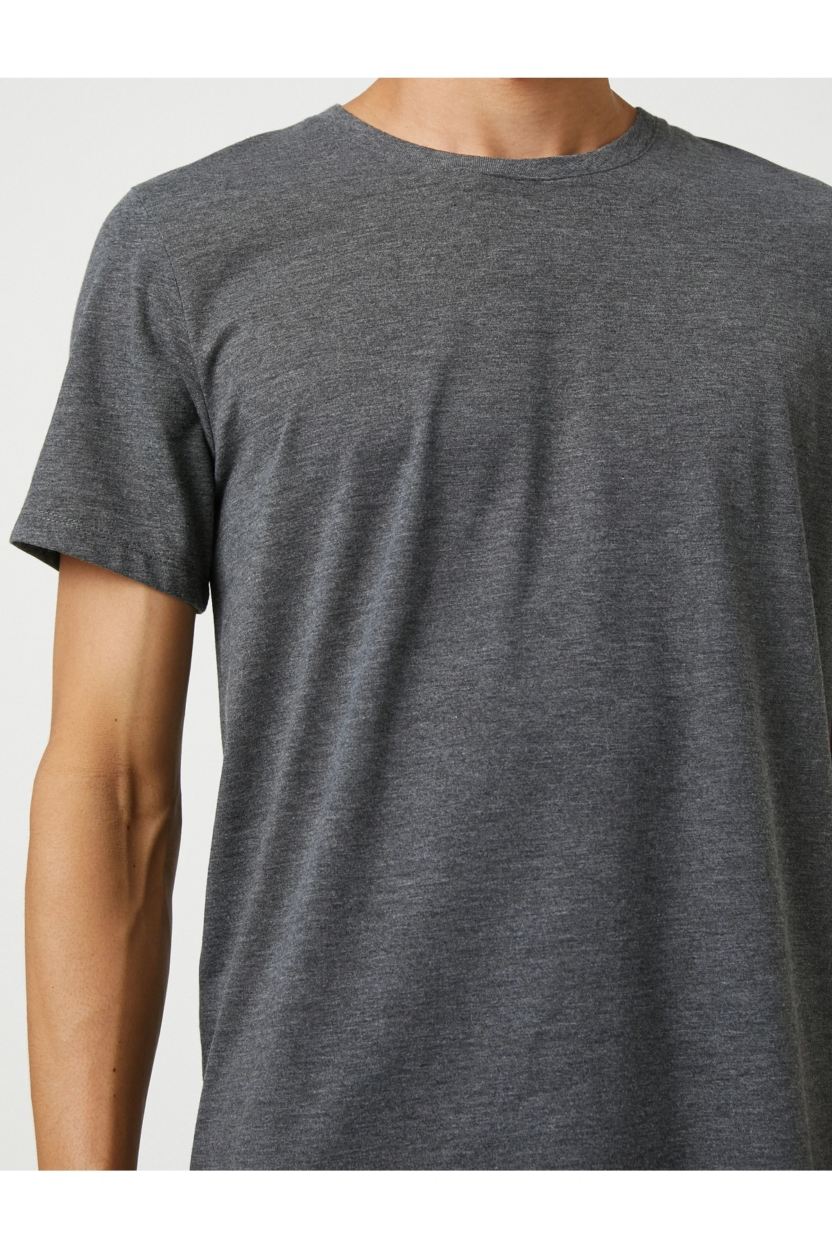 Basic Tişört Slim Fit Bisiklet Yaka Kısa Kollu Pamuklu