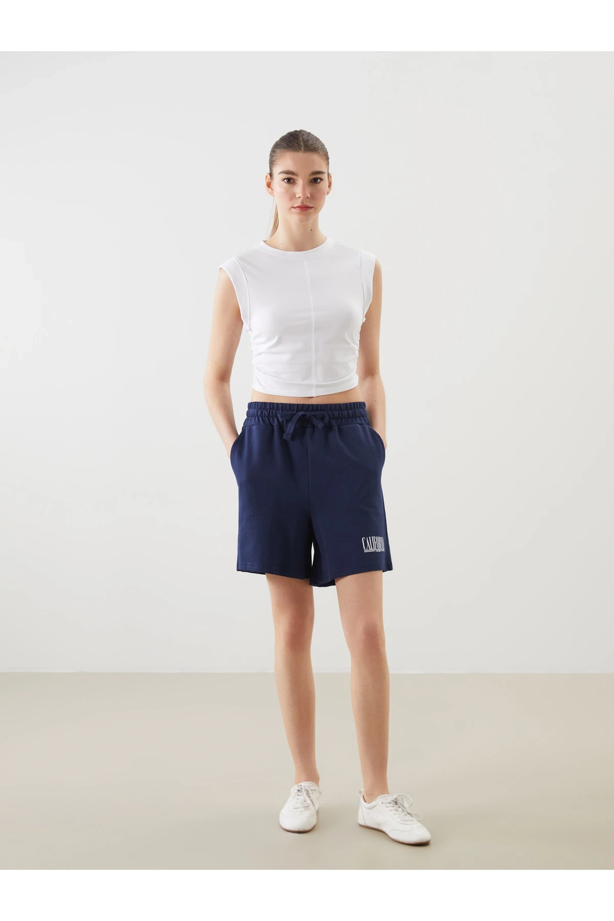 Beli Lastikli California Baskılı Kadın Şort