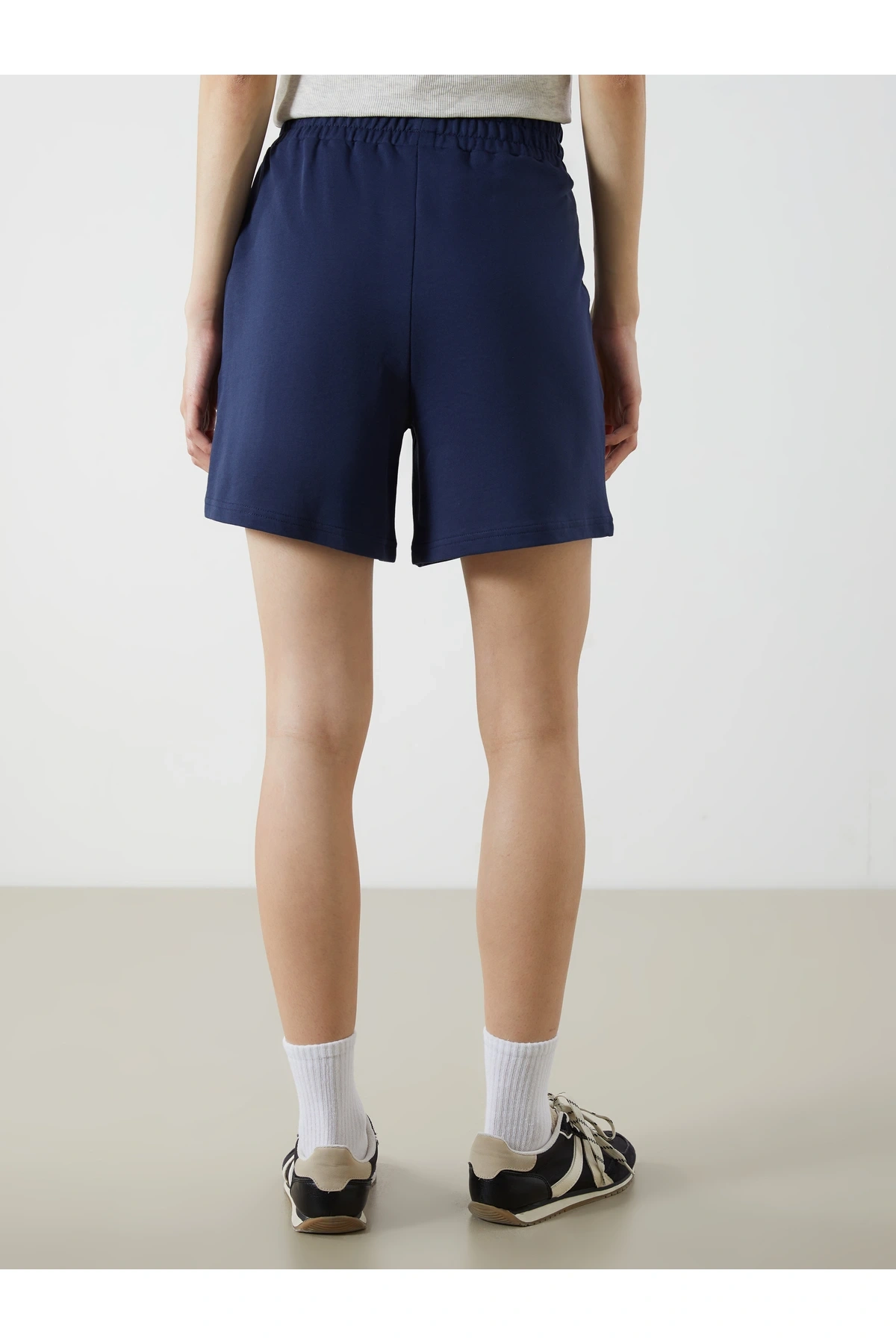 Beli Lastikli Kadın Şort