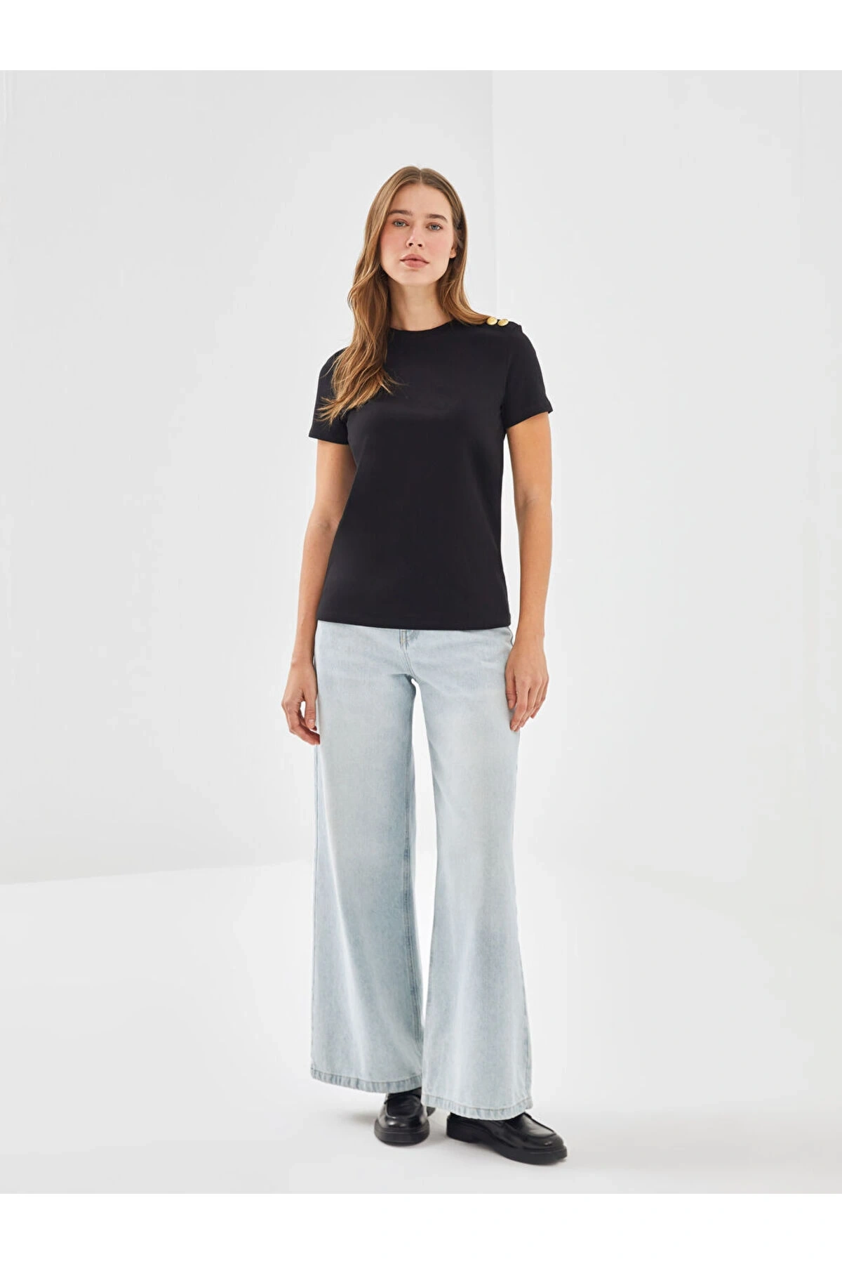 Bisiklet Yaka Kadın Tişört