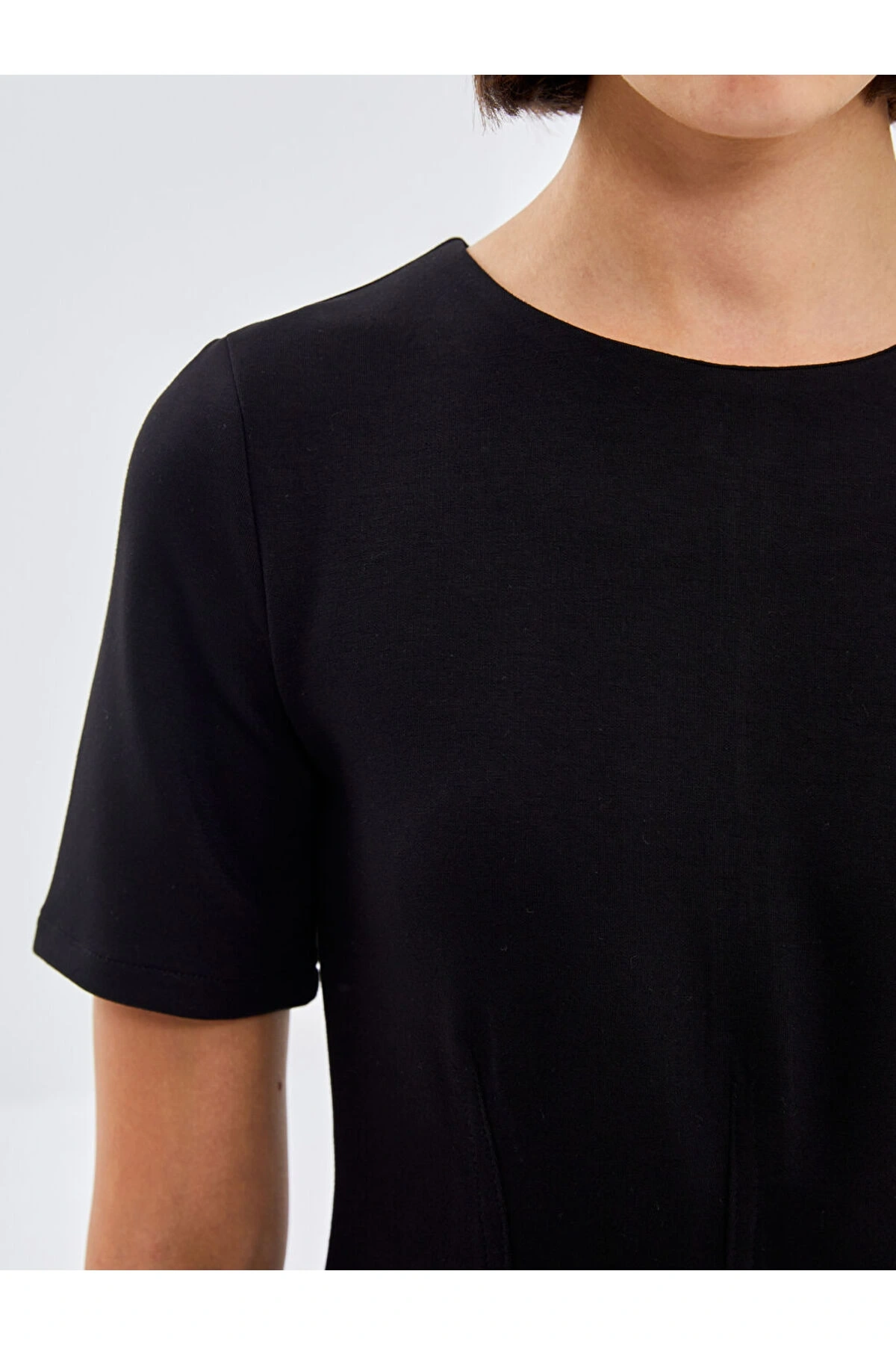 Bisiklet Yaka Kadın Tişört