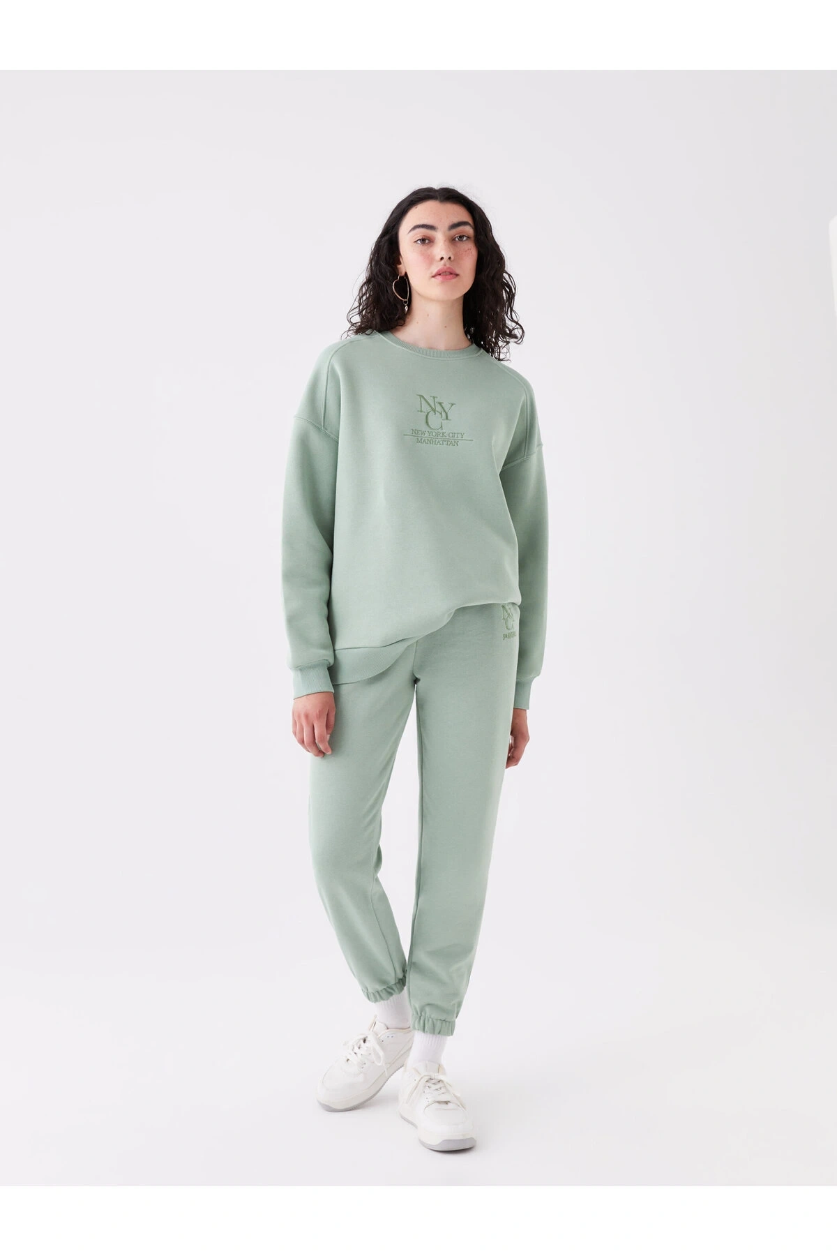 Bisiklet Yaka Nakışlı Uzun Kollu Oversize Kadın Sweatshirt