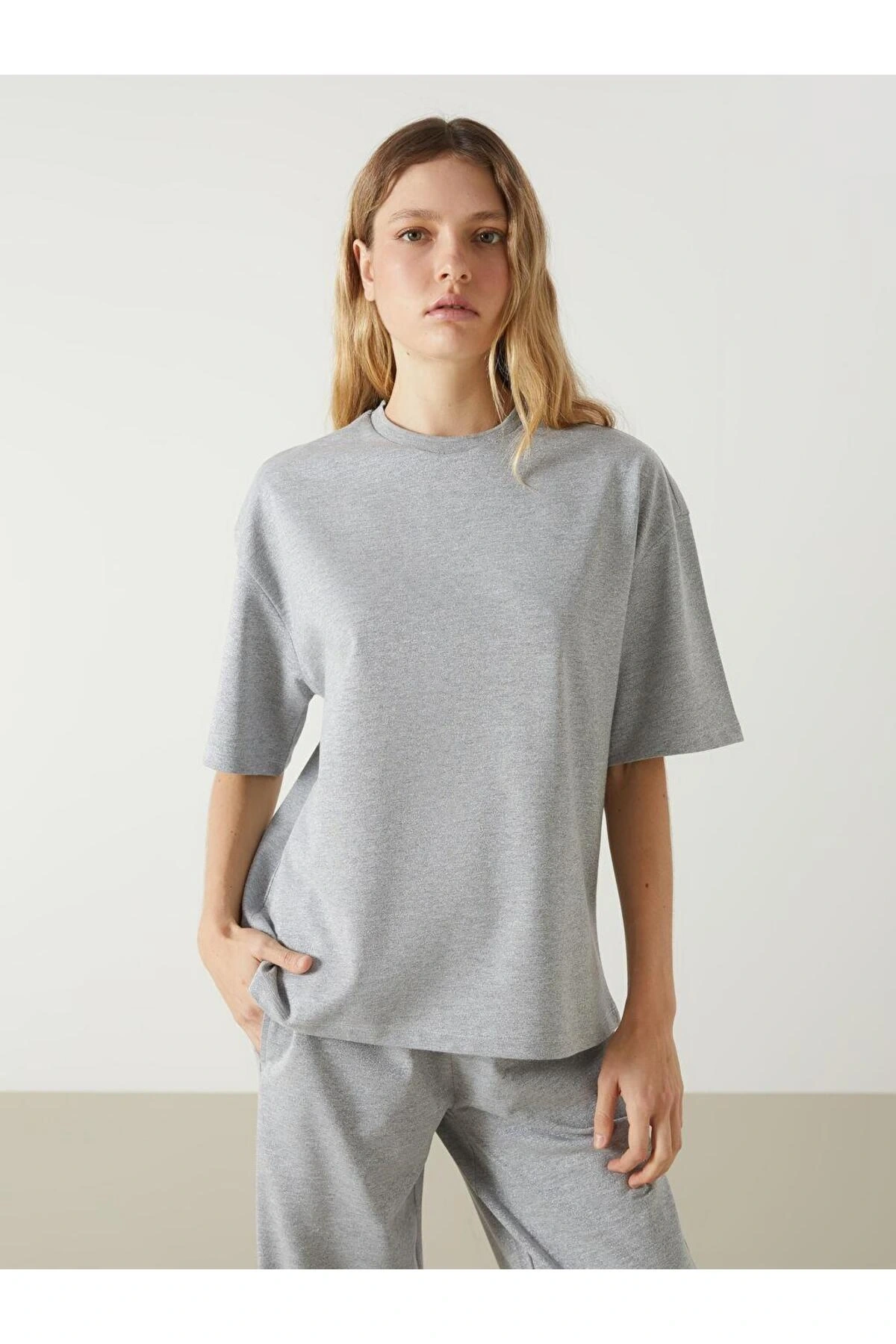 Bisiklet Yaka Oversize Kadın Tişört (S5)