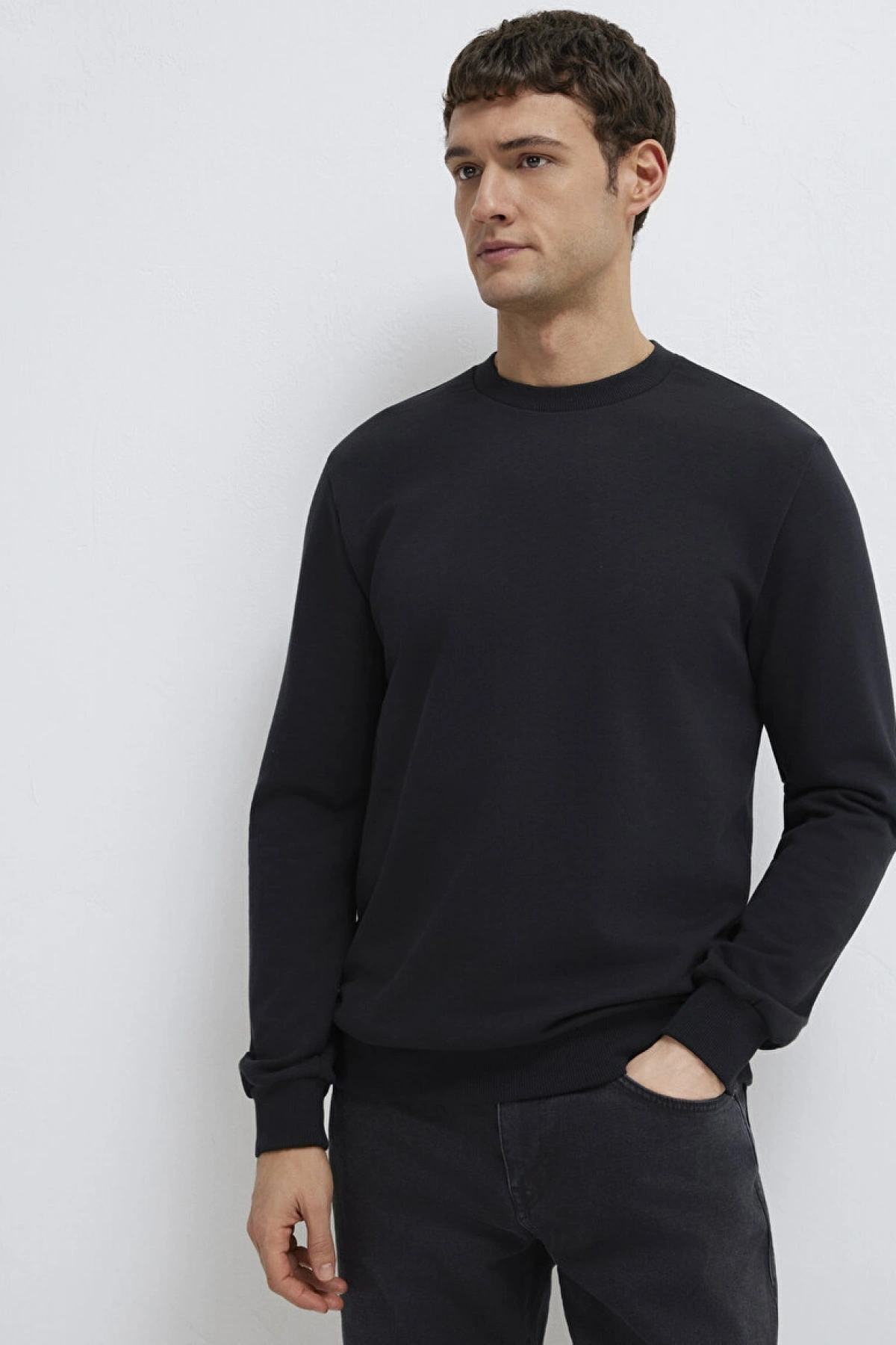 Bisiklet Yaka Siyah Sweatshirt