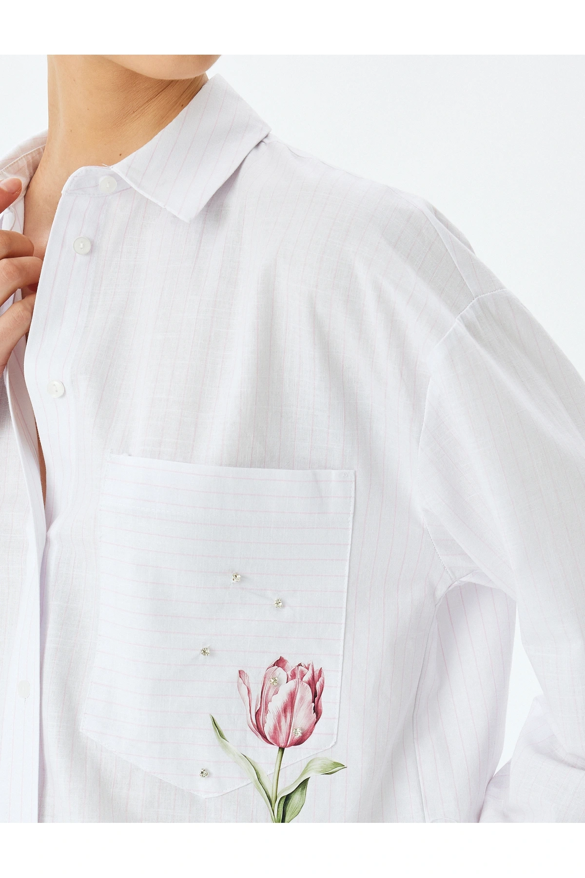 Çiçek Baskı Detaylı Taşlı Oversize Pembe Kadın Gömlek 5SAK60198UW