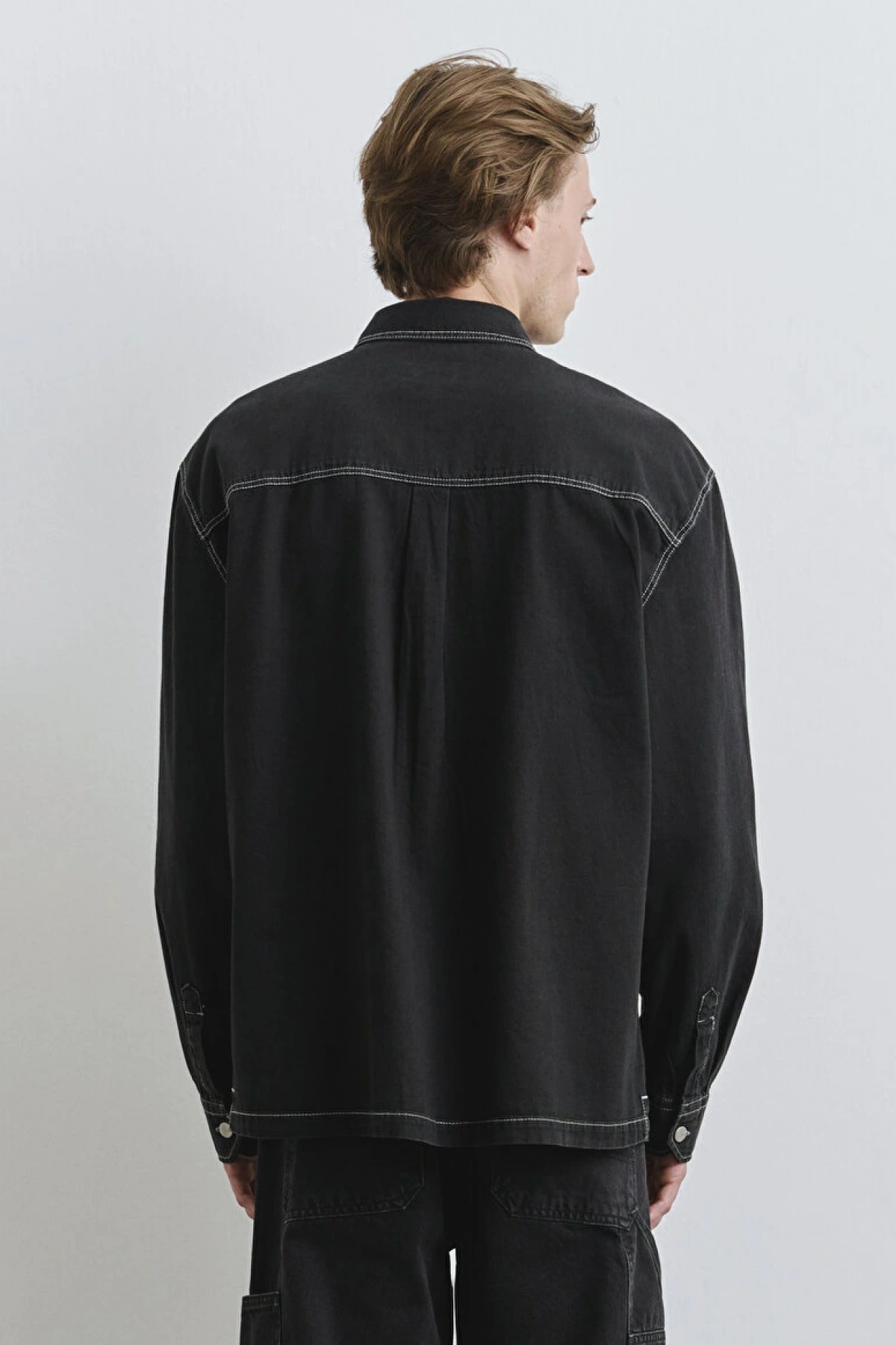 Dikiş Detaylı Siyah Gömlek