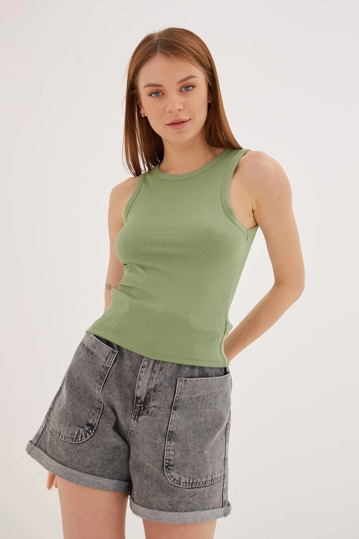 Fashion Friends Crop Atlet Haki