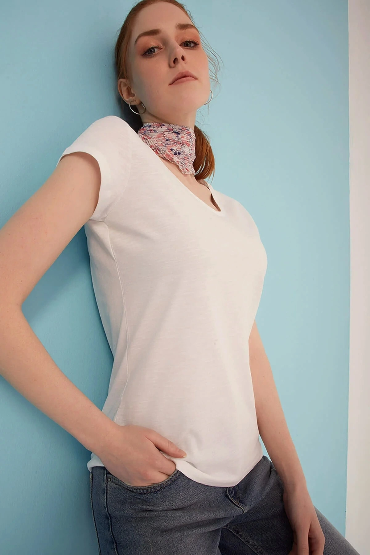 Kadın Beyaz V Yaka Tshirt