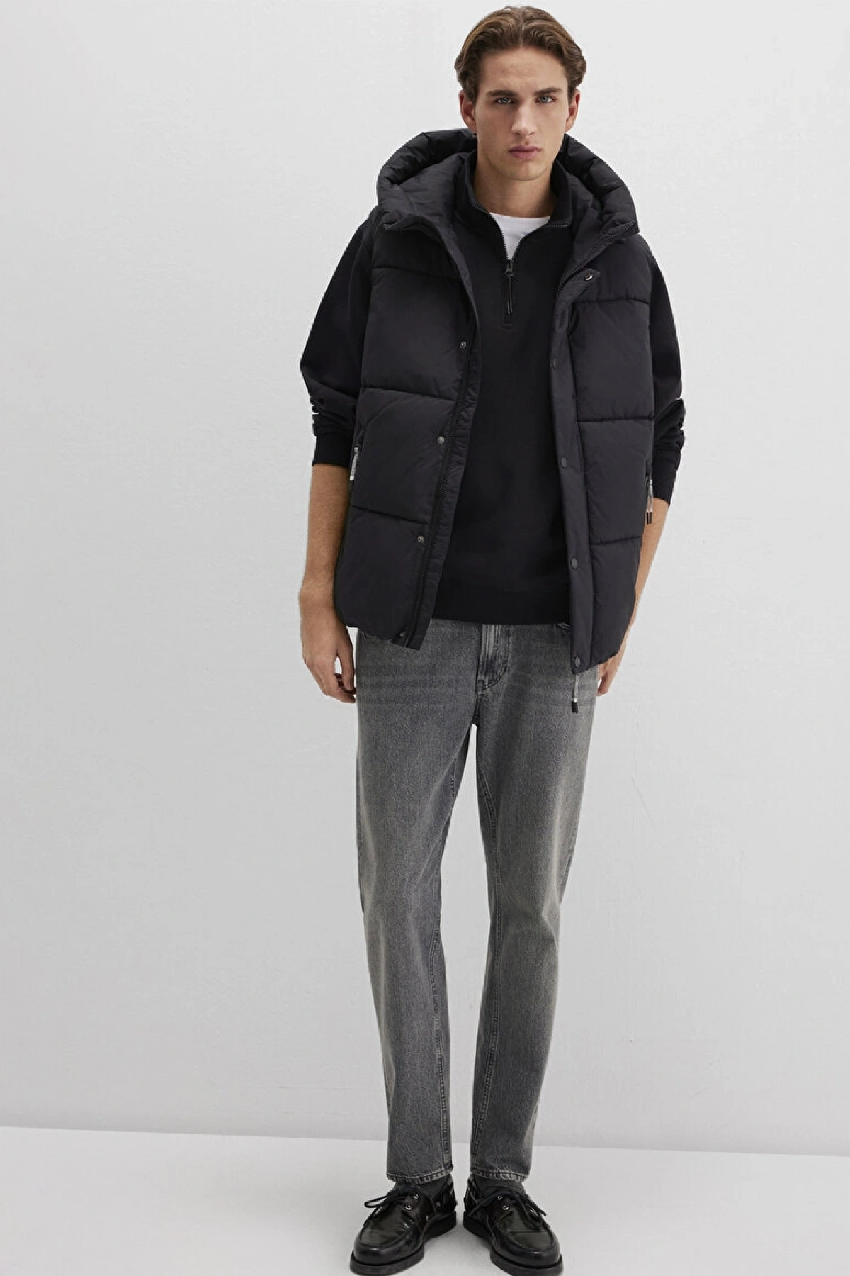 Kapüşonlu Siyah Şişme Yelek