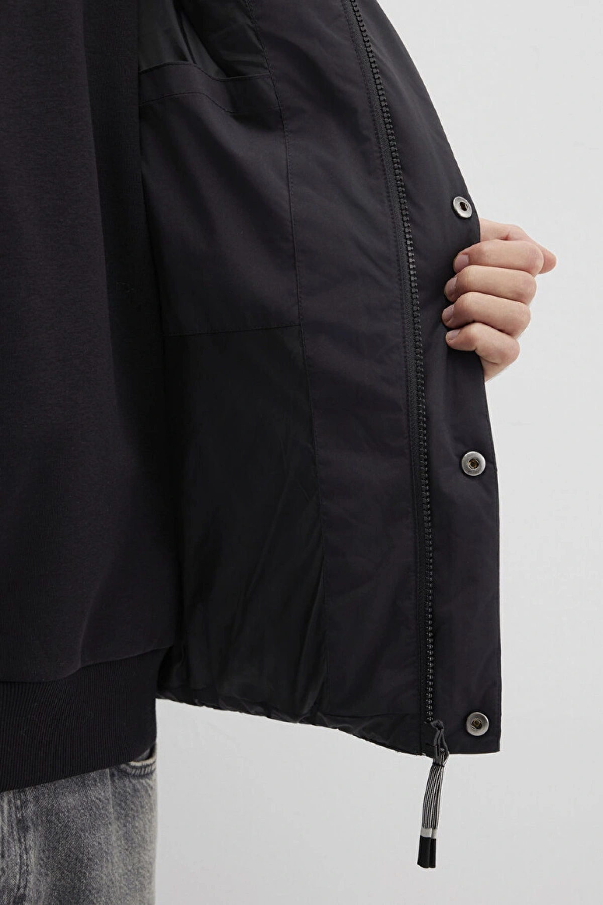 Kapüşonlu Siyah Şişme Yelek