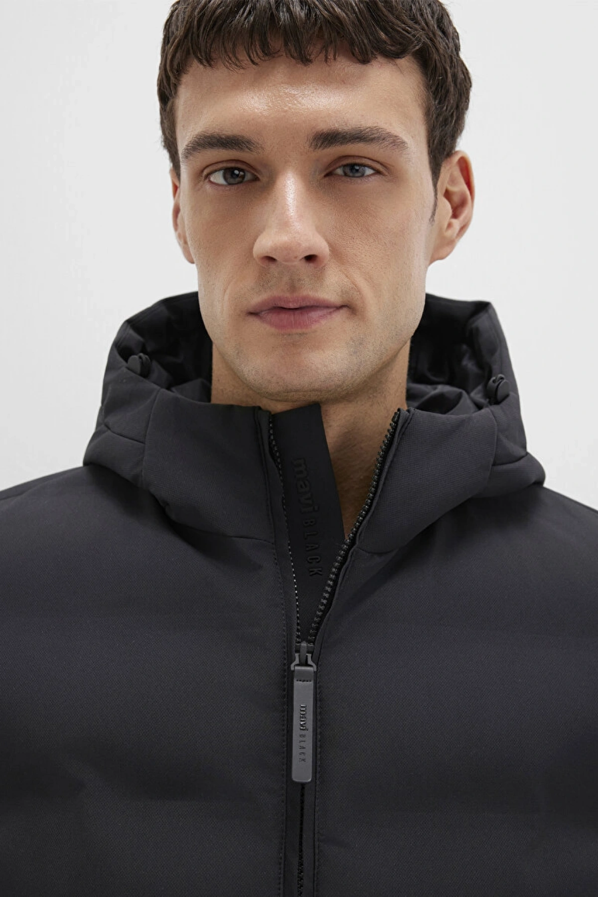 Kapüşonlu Siyah Şişme Yelek