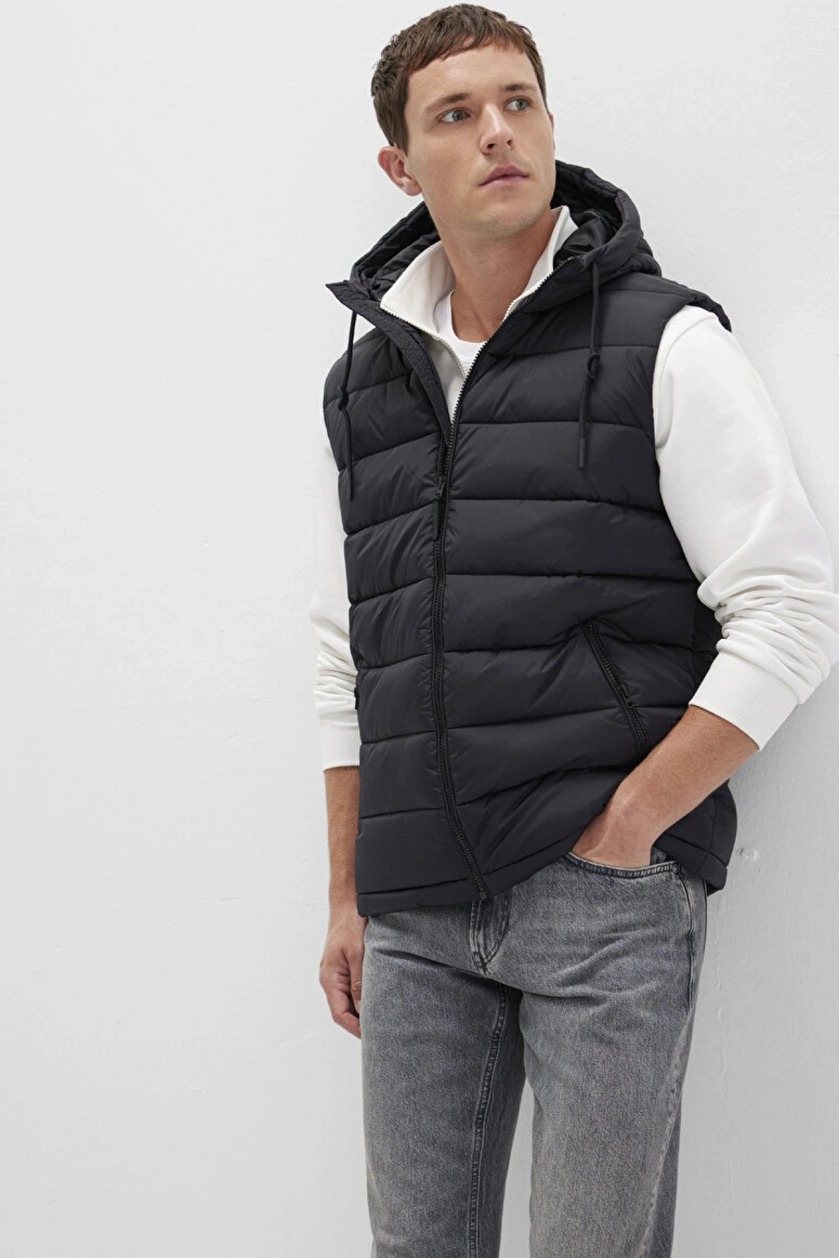 Kapüşonlu Siyah Şişme Yelek