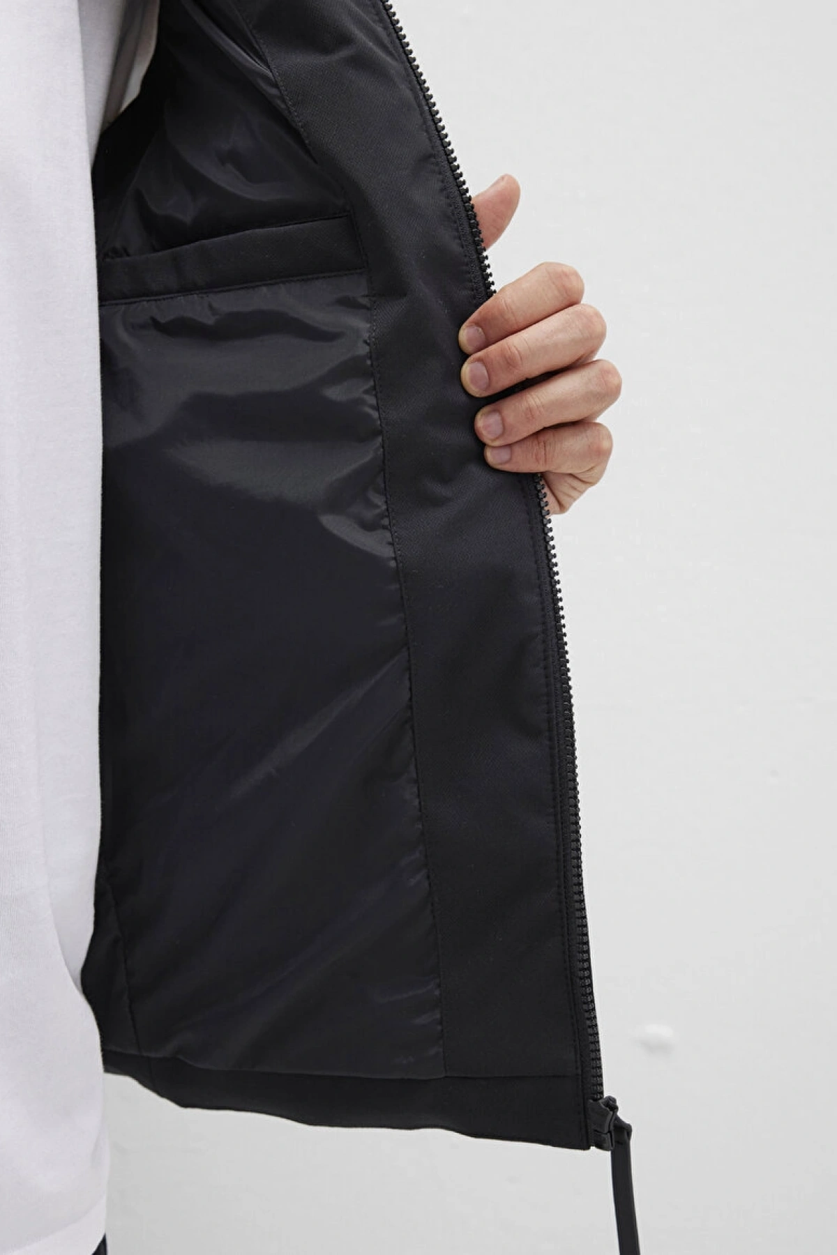 Kapüşonlu Siyah Şişme Yelek
