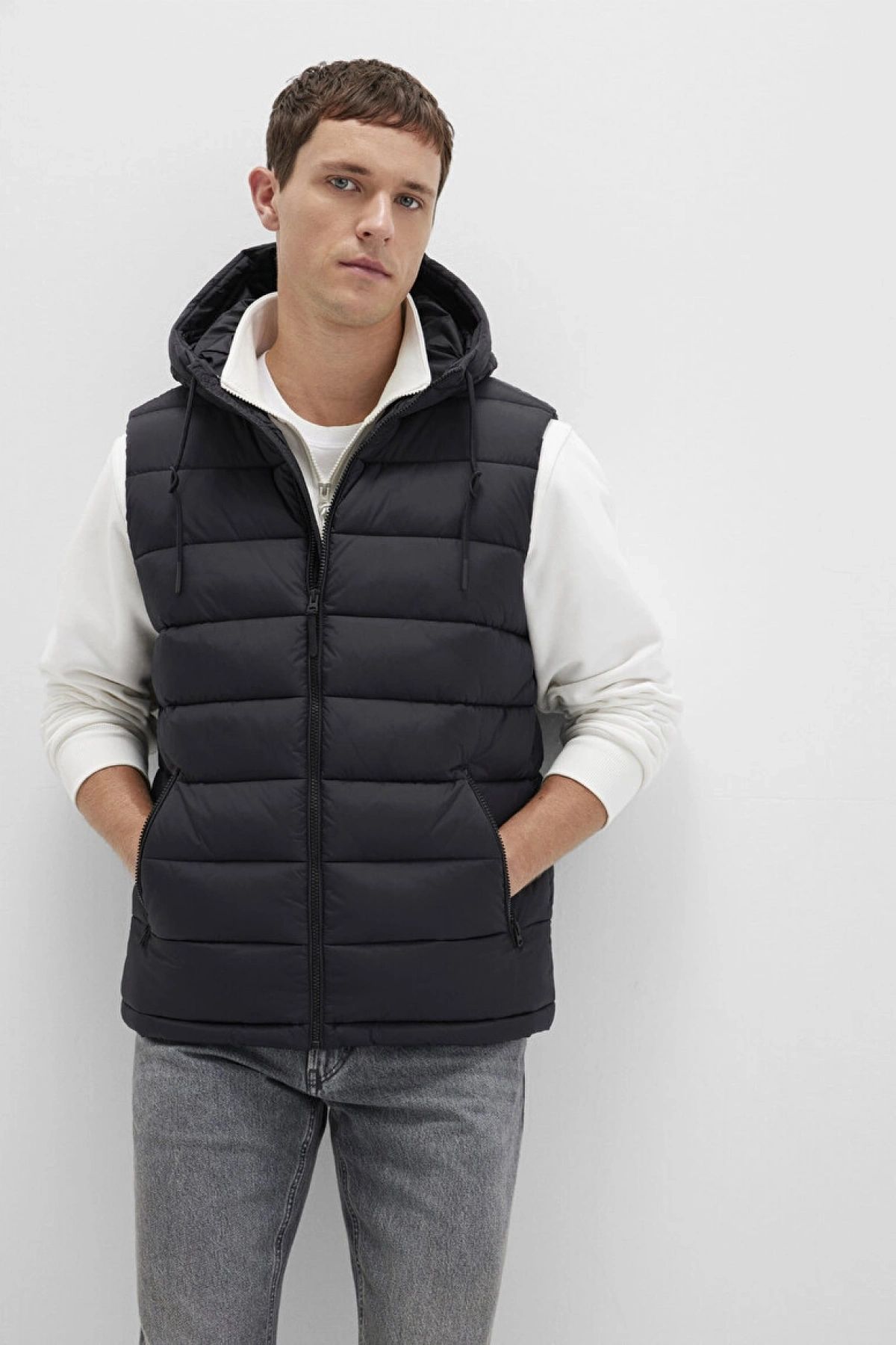 Kapüşonlu Siyah Şişme Yelek