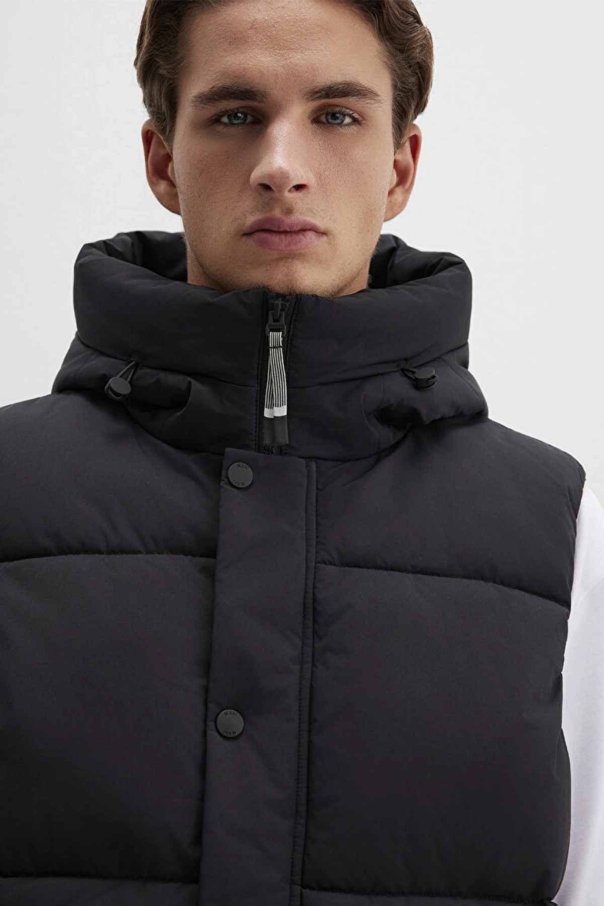 Kapüşonlu Siyah Şişme Yelek