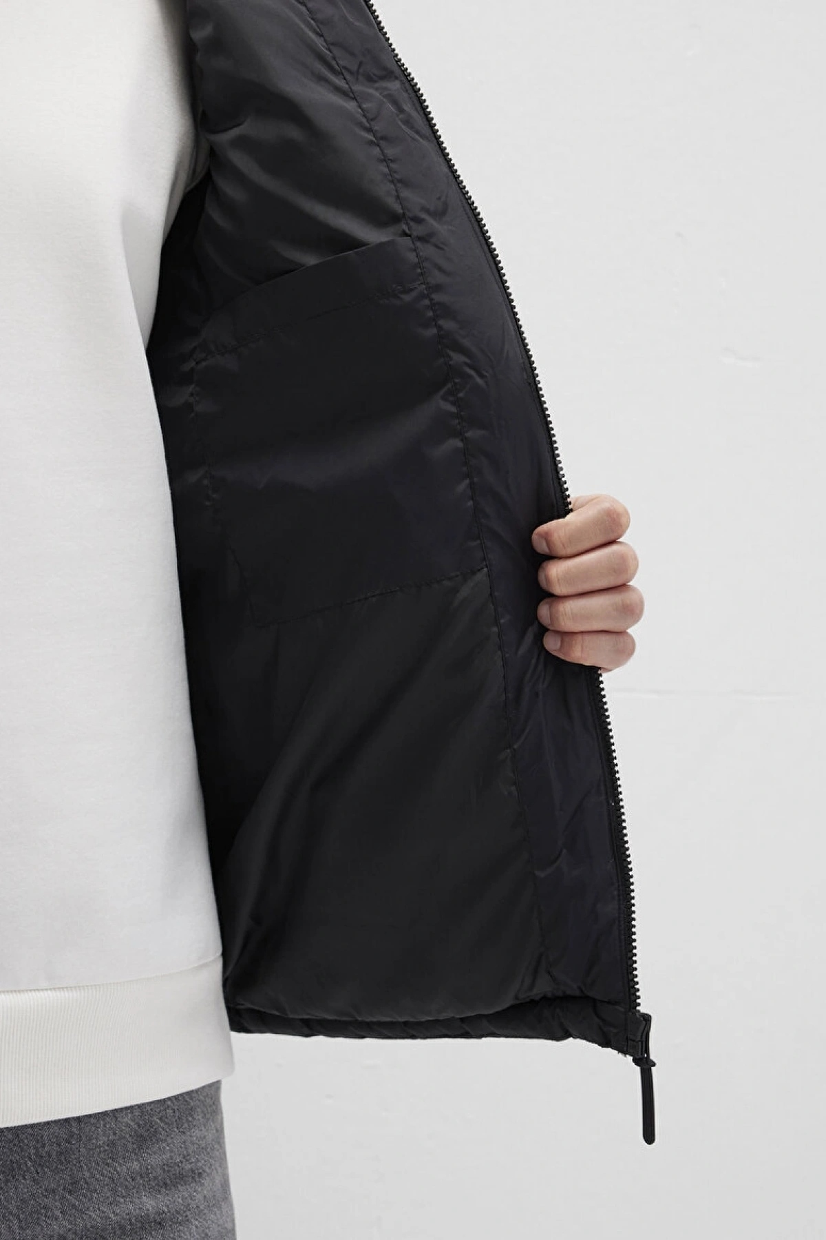Kapüşonlu Siyah Şişme Yelek