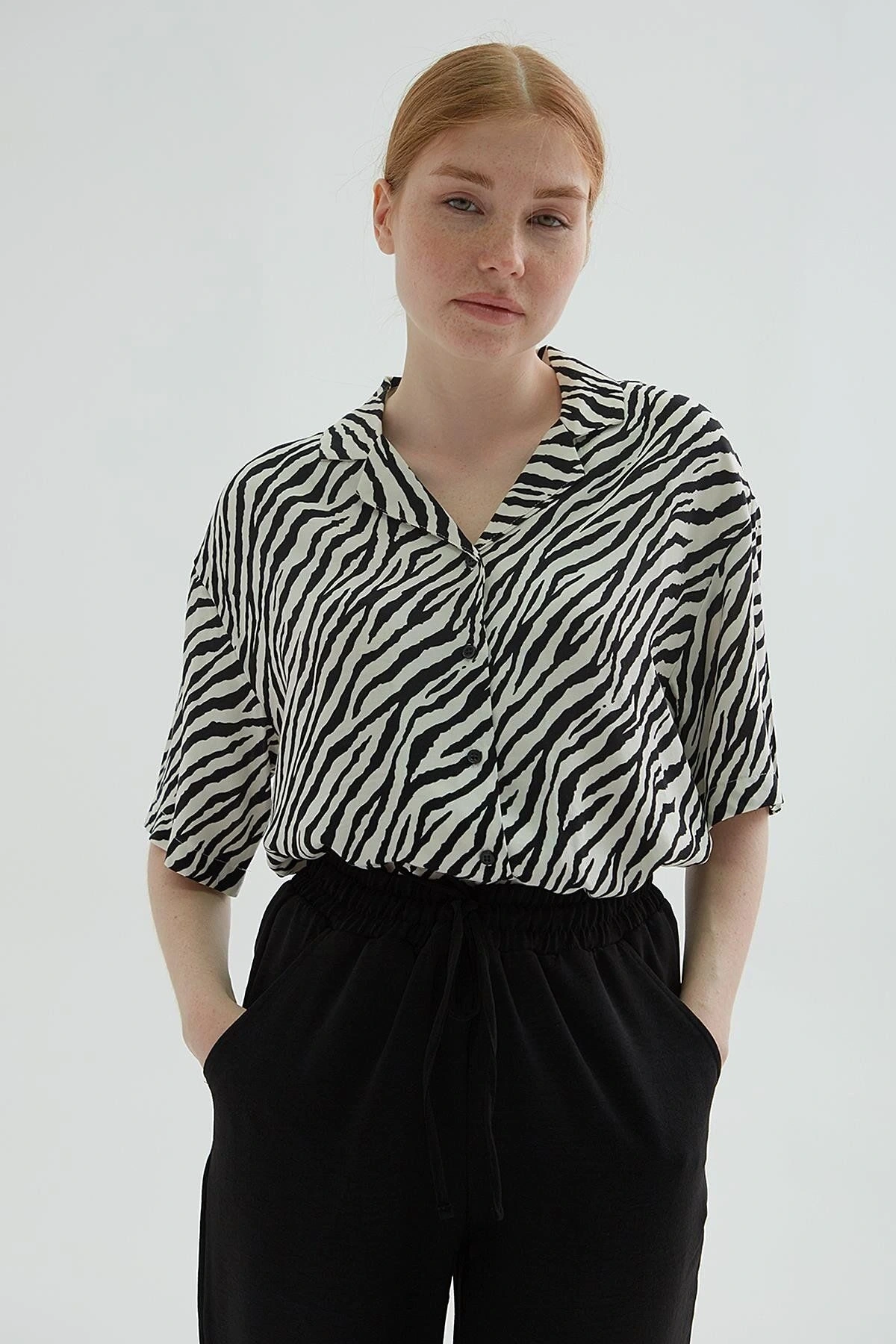 Kısa Kollu Gömlek Siyah