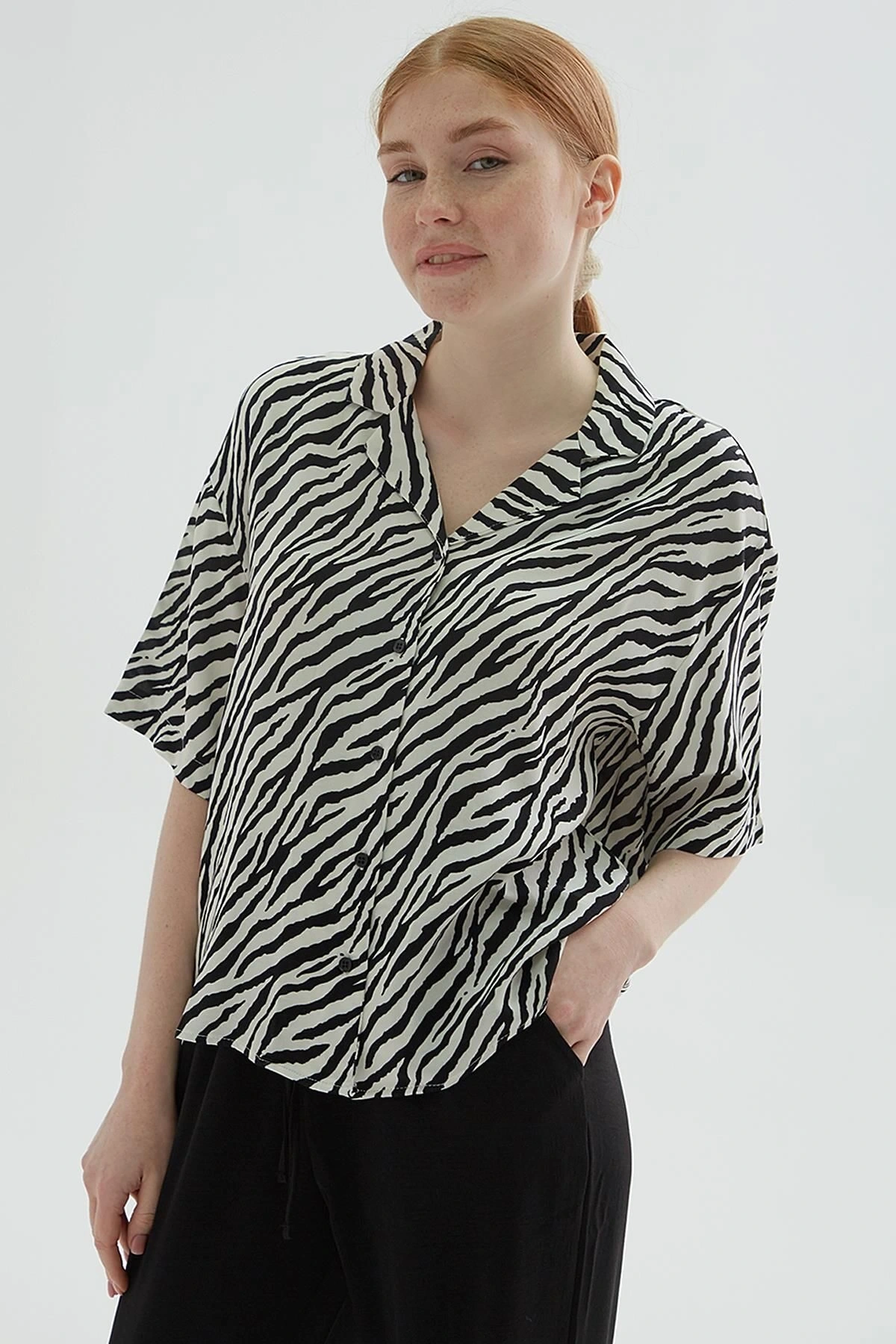 Kısa Kollu Gömlek Siyah