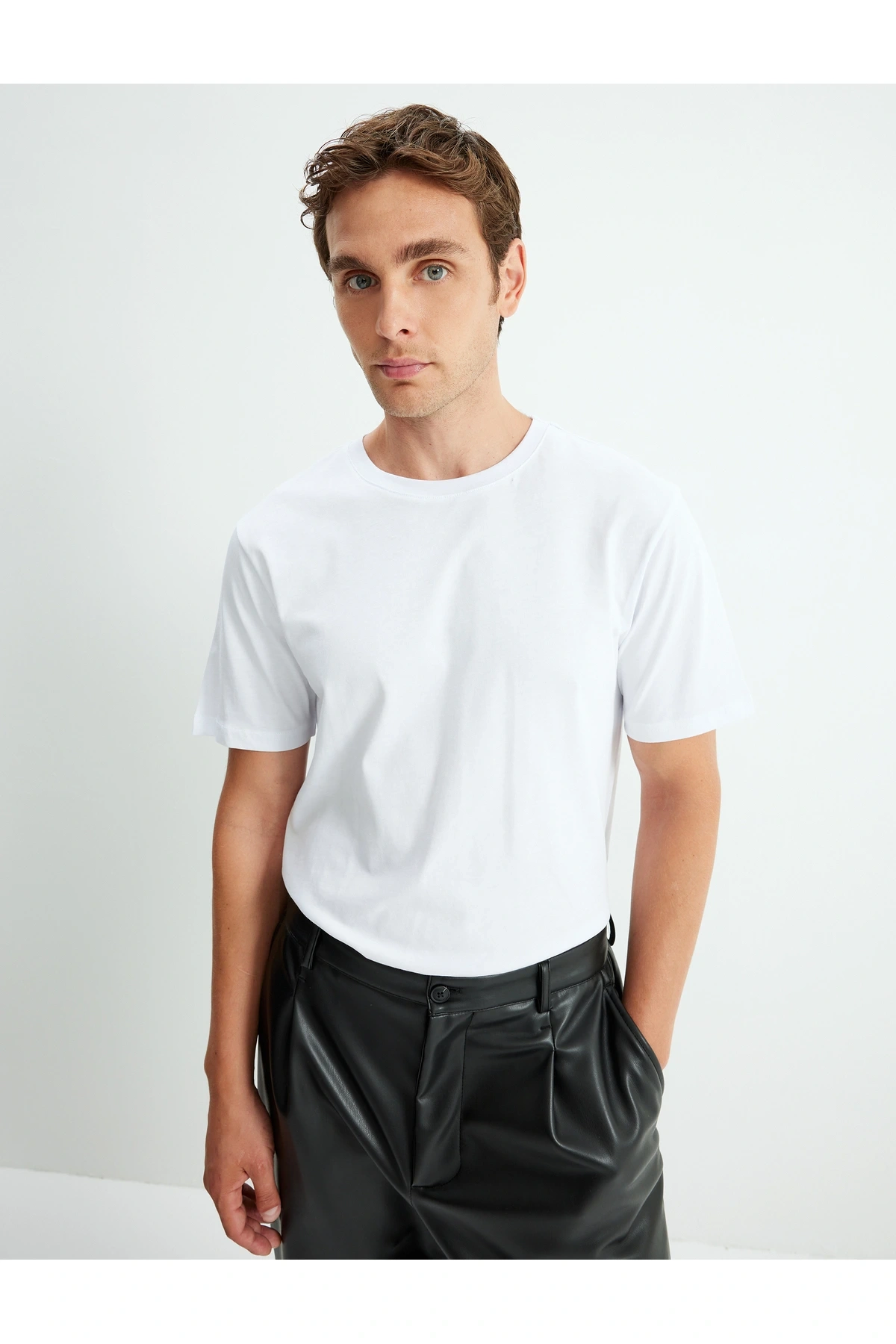 Kısa Kollu Pamuklu Bisiklet Yaka Basic Tişört