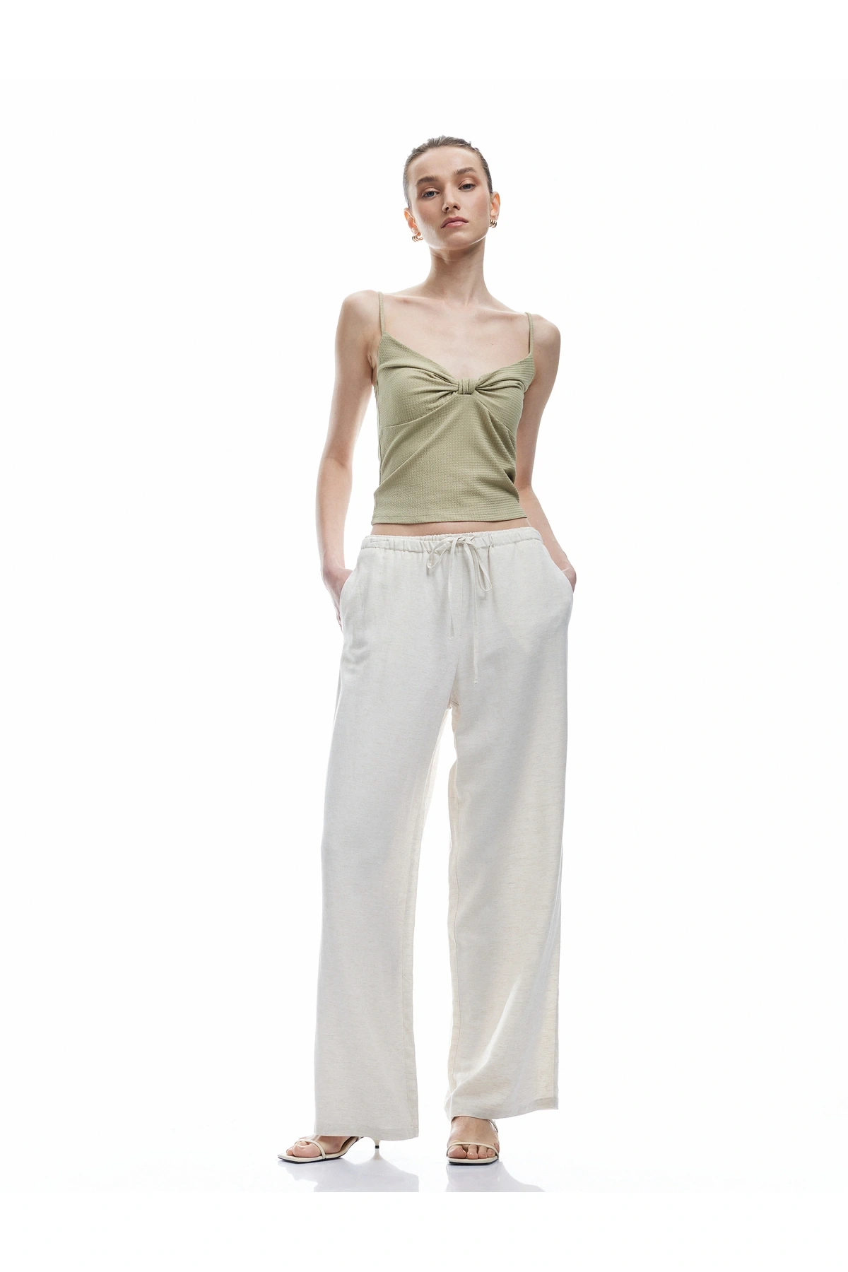 Kolsuz Düğüm Detaylı İnce Askılı Bluz