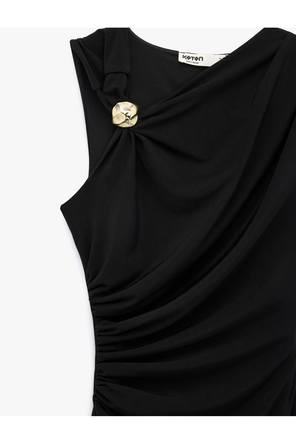 Koton Slim Fit Kolsuz Bisiklet Yaka Metal Aksesuarlı Mini Elbise
