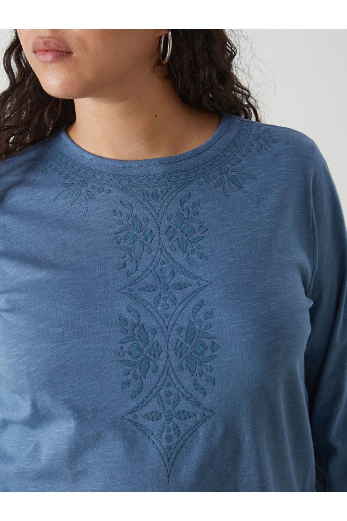 LCW Bisiklet Yaka Nakışlı Kadın Bluz