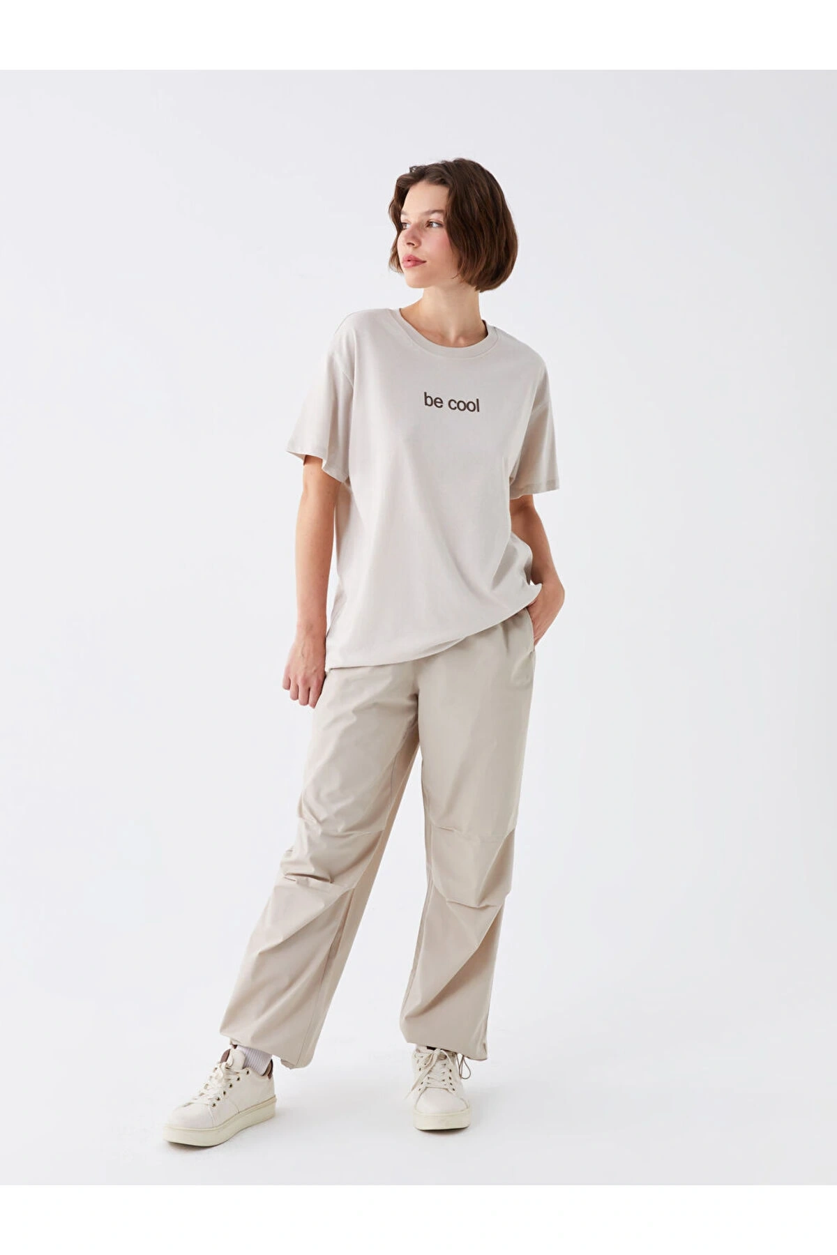 LCW Casual Kadın Beli Lastikli Düz Paraşüt Pantolon