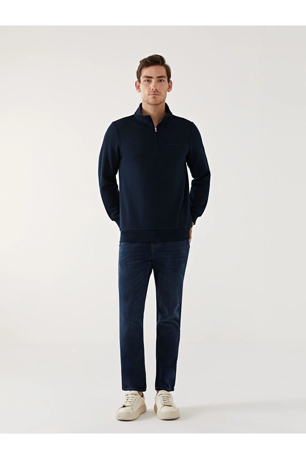 LCW Dik Yaka Uzun Kollu Baskılı Erkek Sweatshirt