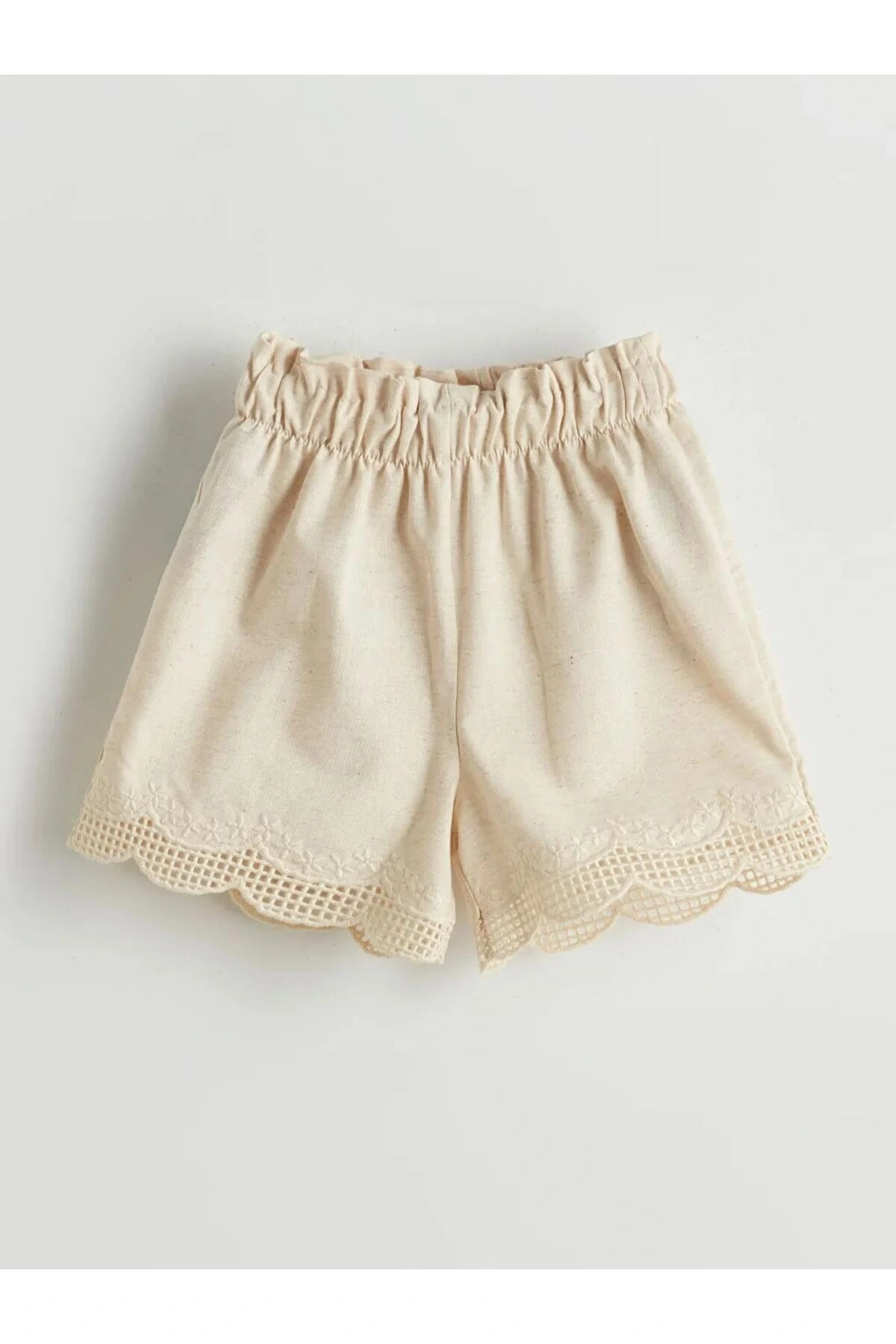 LCW Kids Bej Beli Lastikli Nakışlı Kız Çocuk Şort