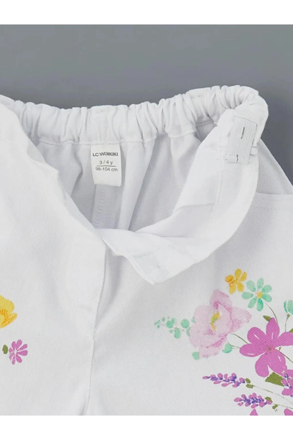 LCW Kids Beyaz Beli Lastikli Çiçekli Kız Çocuk Şort