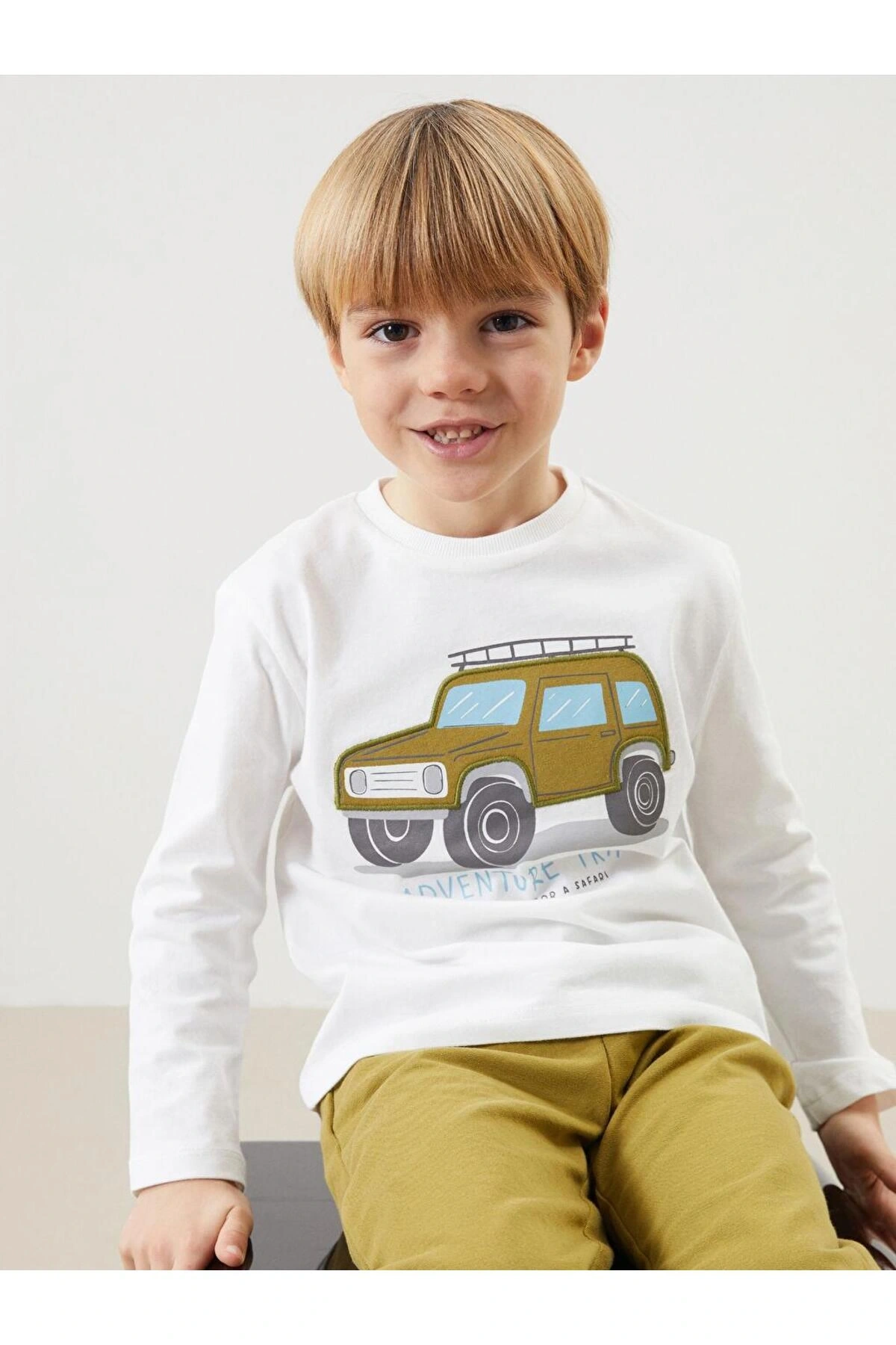 LCW Kids Bisiklet Yaka Erkek Çocuk Tişört ve Eşofman Alt 2li