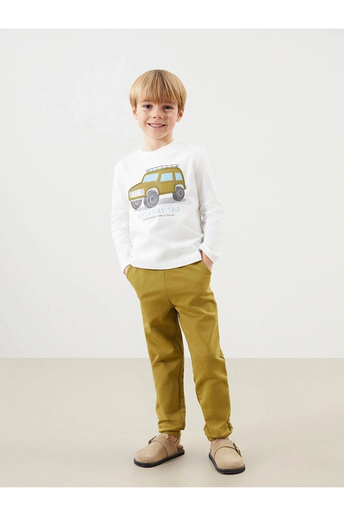LCW Kids Bisiklet Yaka Erkek Çocuk Tişört ve Eşofman Alt 2li