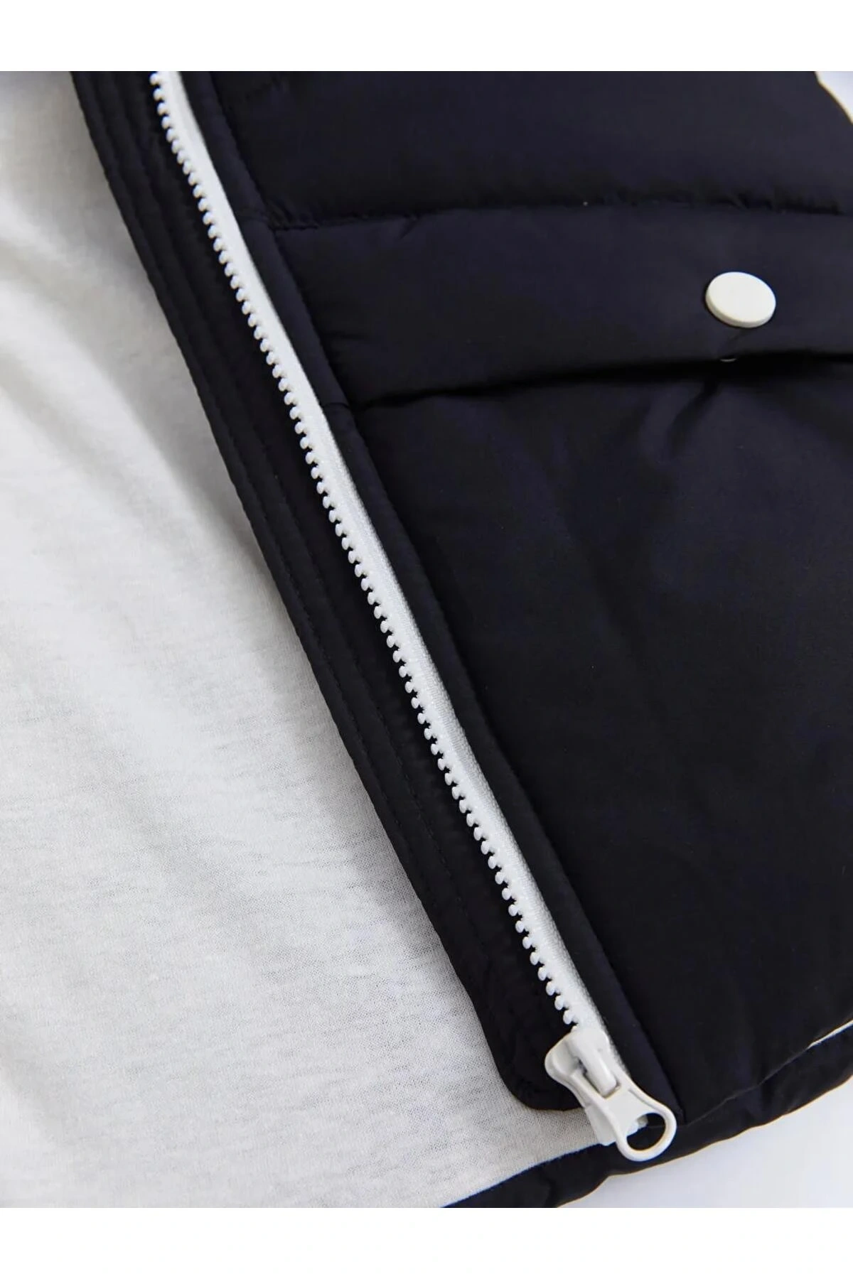 LCW Kids Siyah Kapüşonlu Basic Kız Çocuk Şişme Yelek