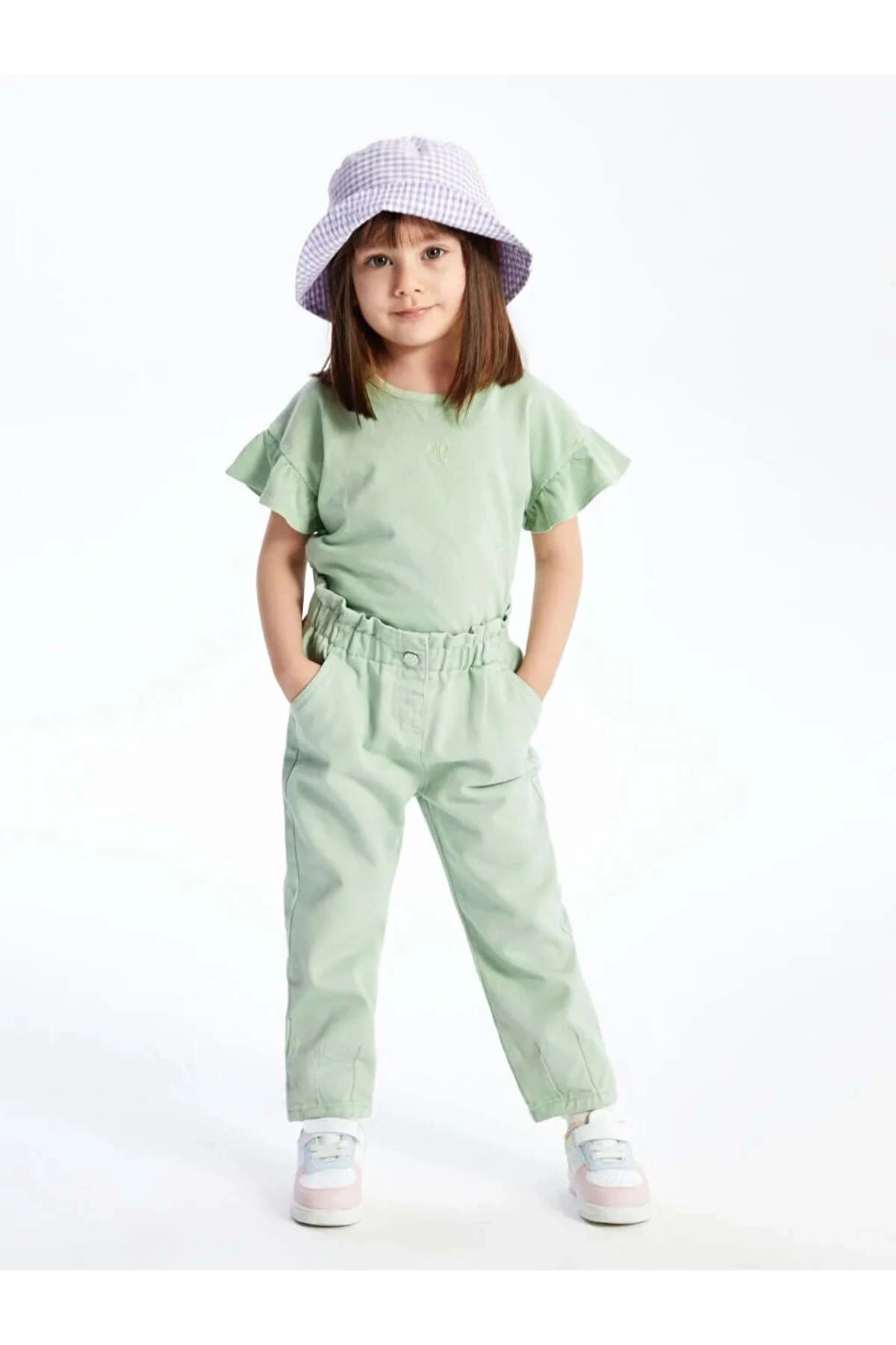LCW Kids Yeşil Bisiklet Yaka Nakışlı Kız Bebek Tişört
