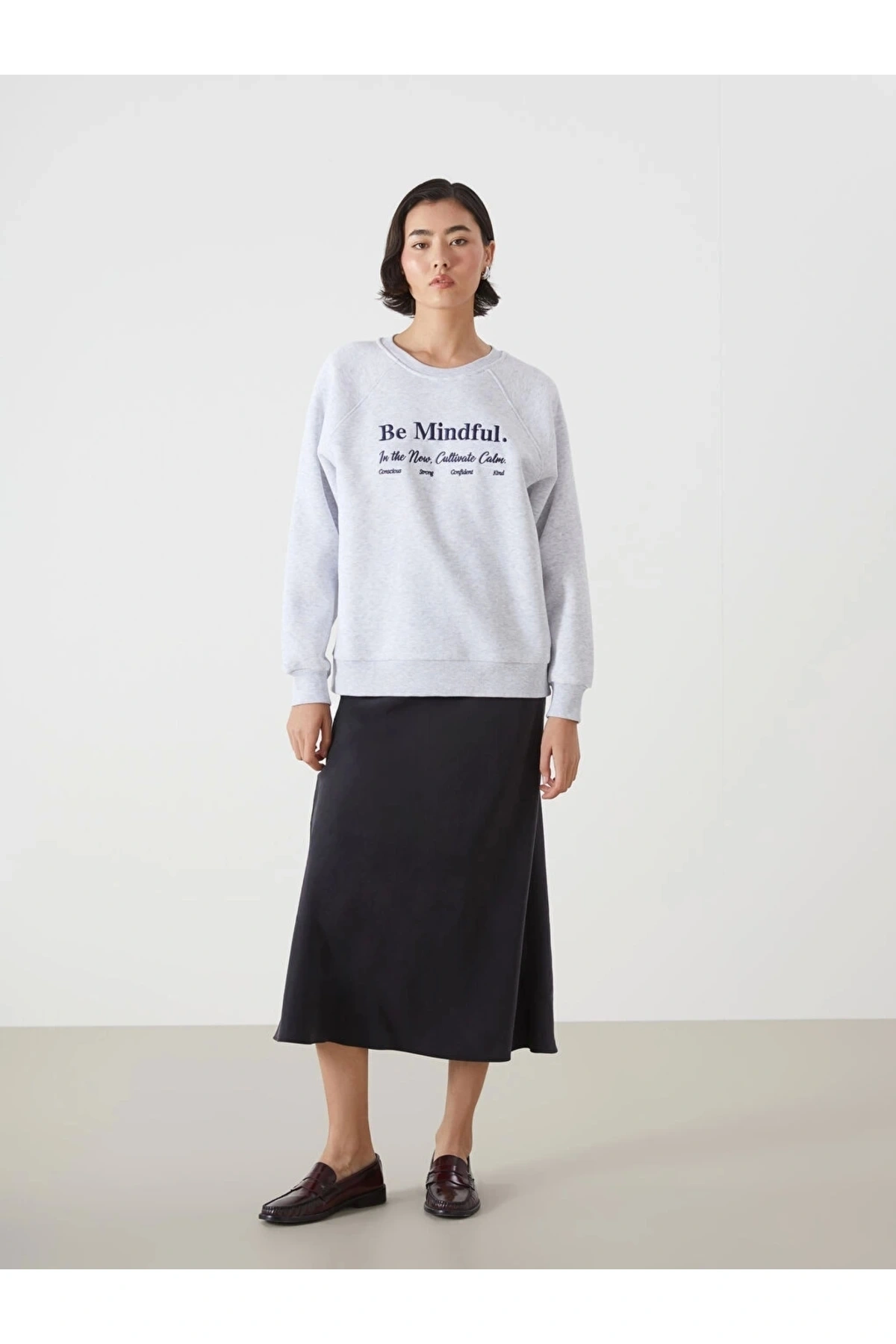 LCW Vision Beyaz Bisiklet Yaka Nakışlı Kadın Kalın Sweatshirt