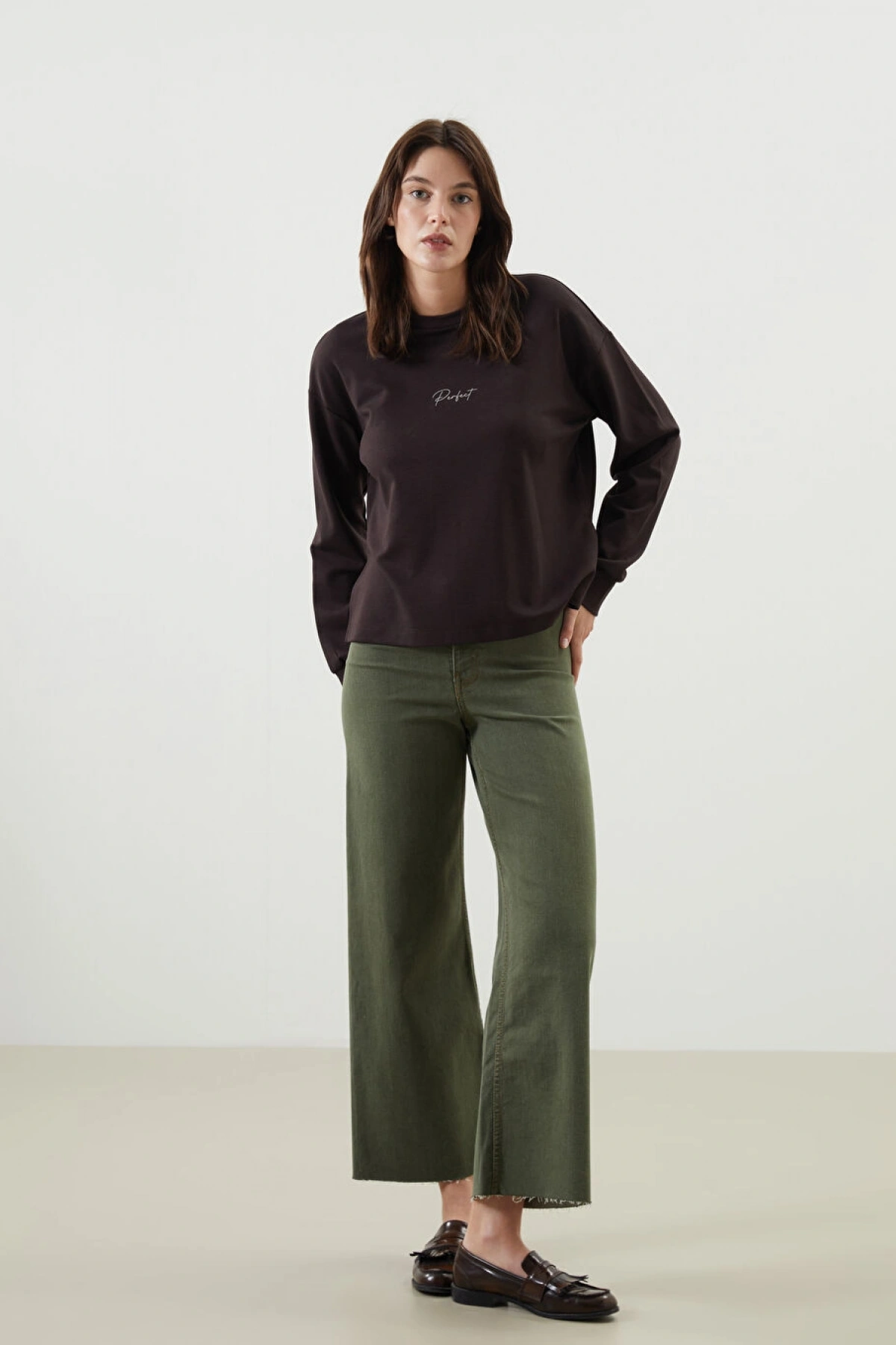 LCW Vision Kahverengi Bisiklet Yaka Nakışlı Oversize Kadın Sweatshirt
