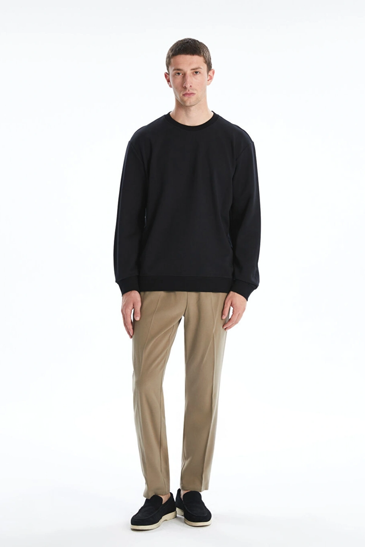 LCW Vision Siyah Bisiklet Yaka Nakışlı Erkek Sweatshirt