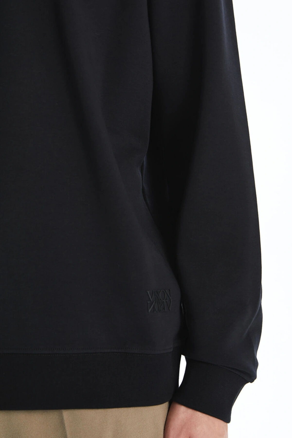 LCW Vision Siyah Bisiklet Yaka Nakışlı Erkek Sweatshirt