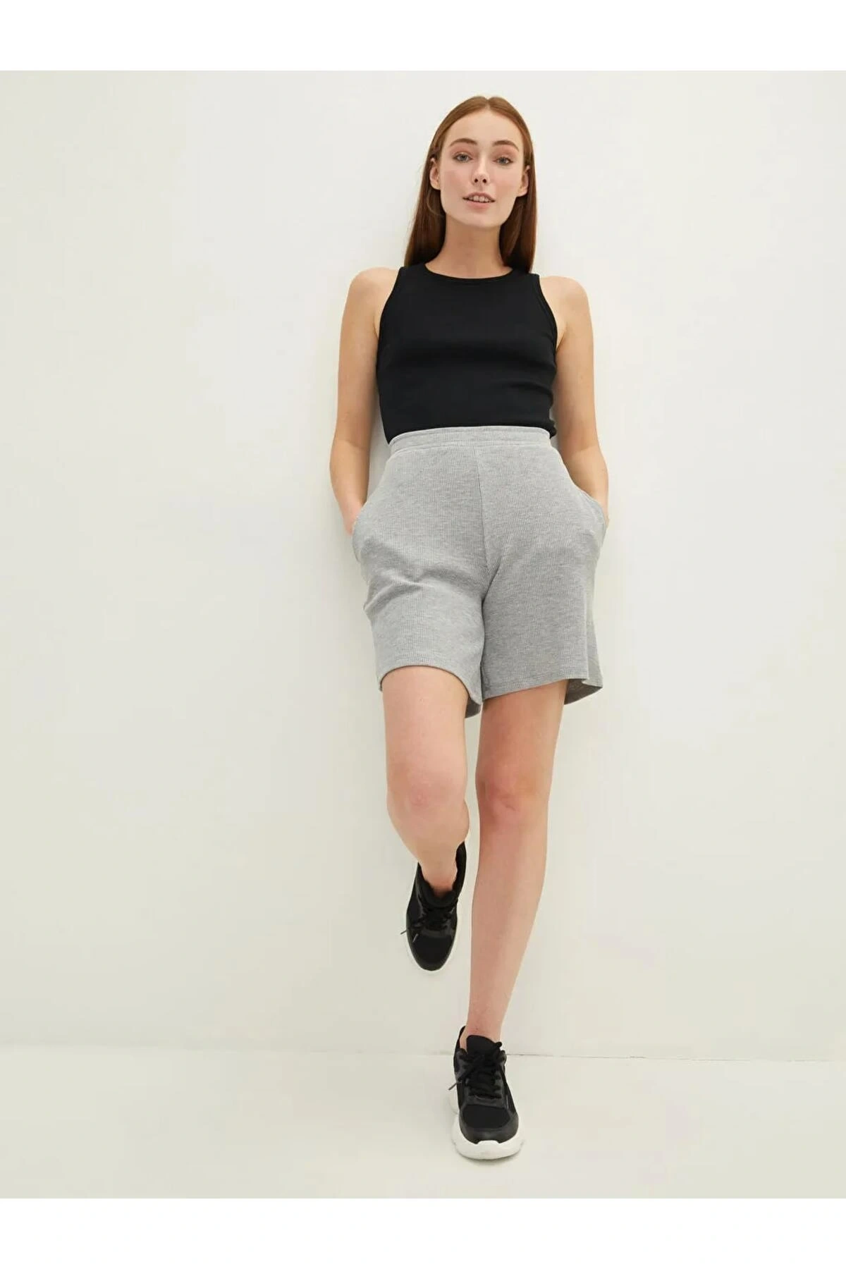 LCWAIKIKI Basic Gri Beli Lastikli Düz Cep Detaylı Kadın Şort