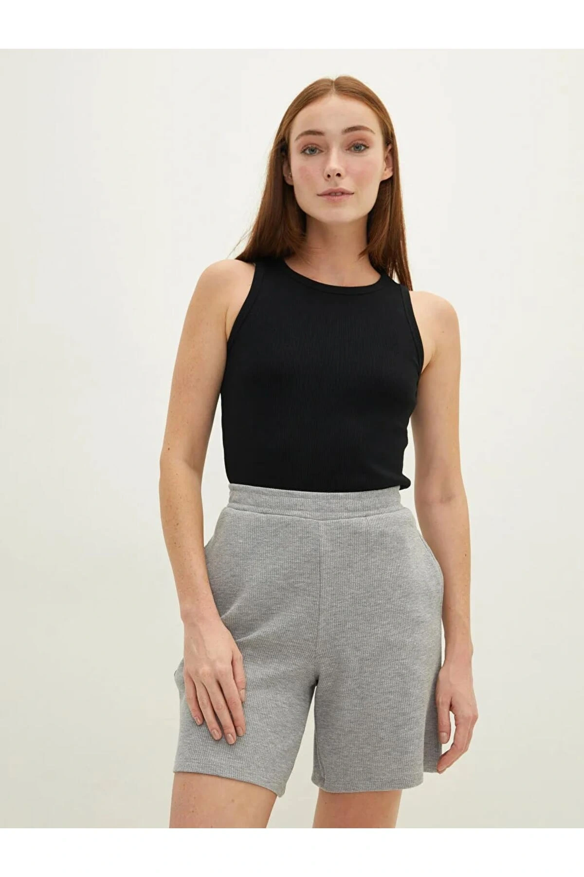 LCWAIKIKI Basic Gri Beli Lastikli Düz Cep Detaylı Kadın Şort