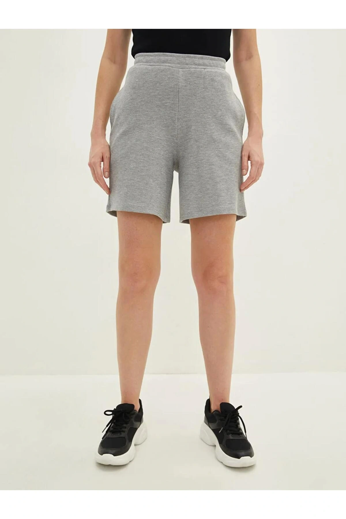 LCWAIKIKI Basic Gri Beli Lastikli Düz Cep Detaylı Kadın Şort